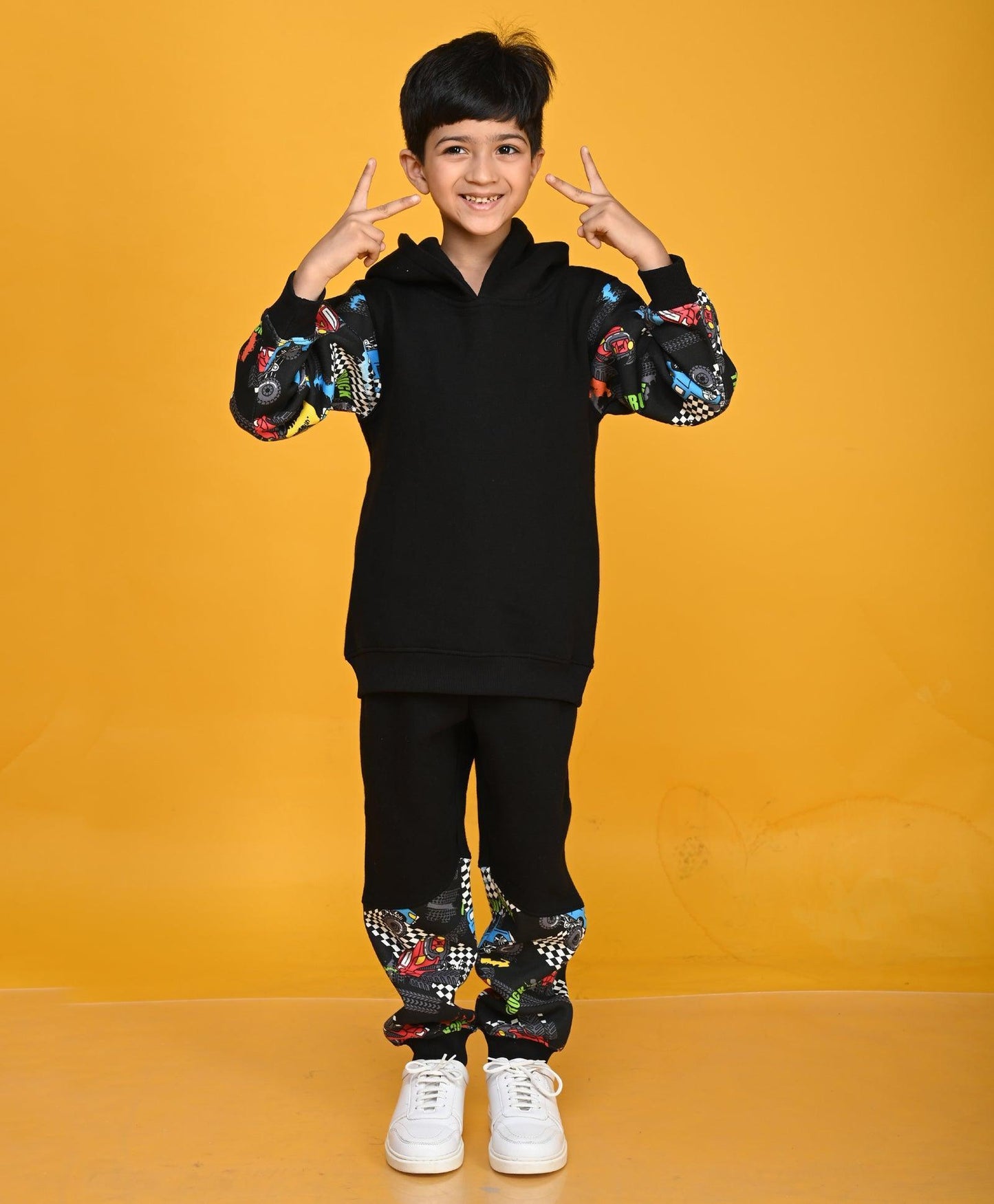 TRUCK BLACK COLOR BLOCK BOYS HOODIE JOGGER SET - BLACK - Anthrilo