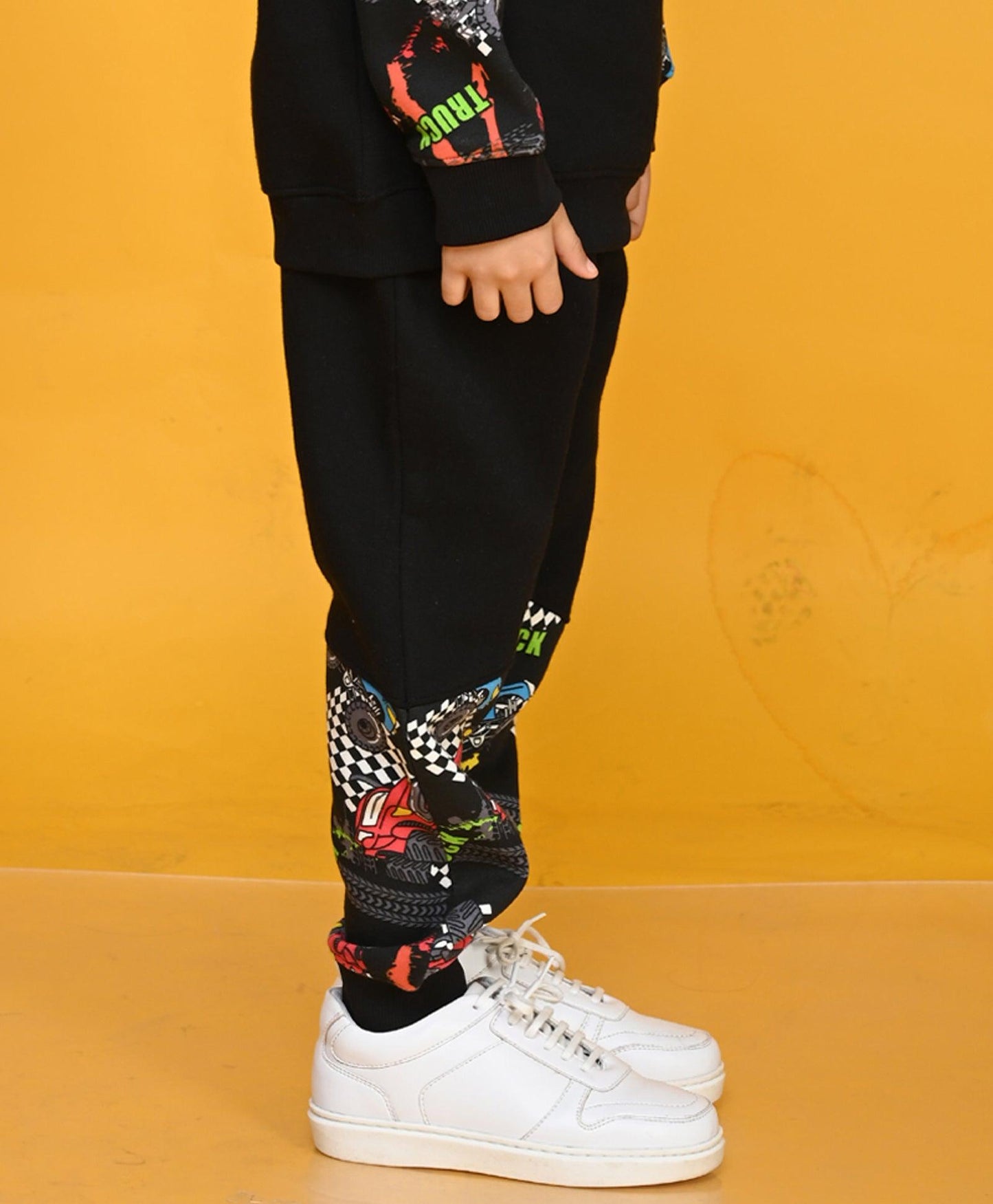 TRUCK BLACK COLOR BLOCK BOYS FLEECE JOGGER - BLACK - Anthrilo