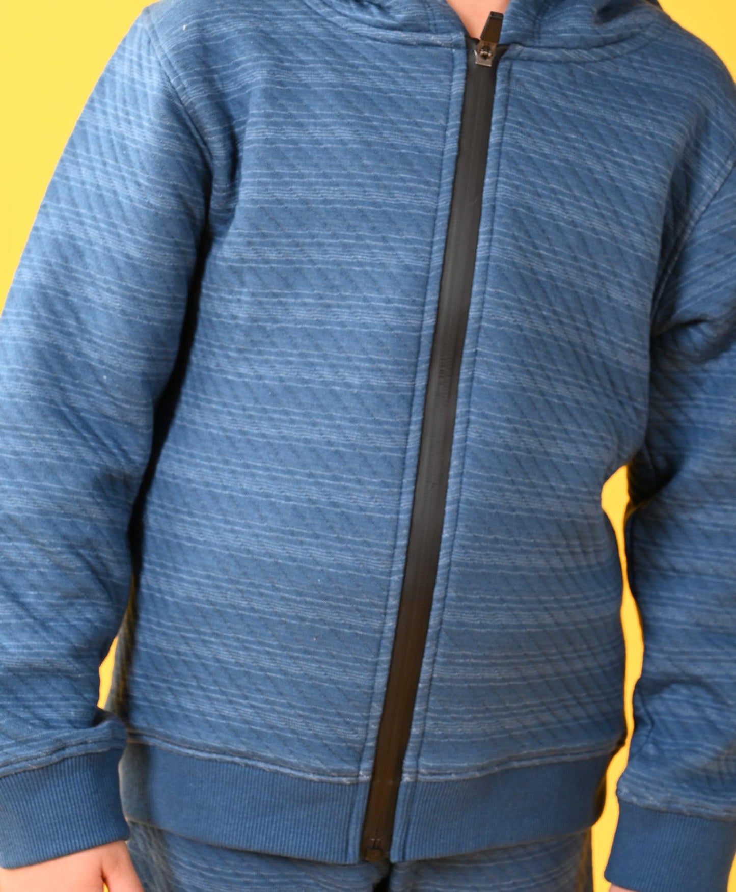 BLUE DIAGONAL QUILTED ZIPPER HOODIE - BLUE