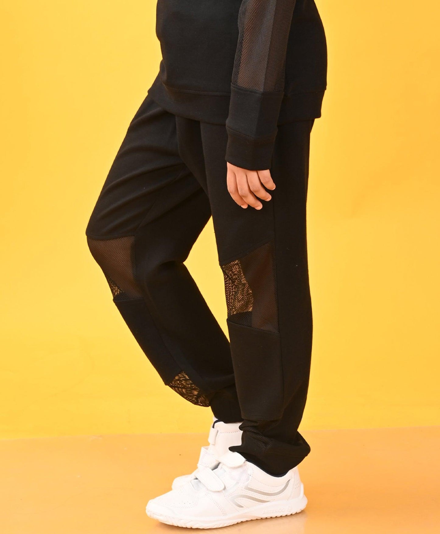 BLACK INTERLOCK NET JOGGER - BLACK