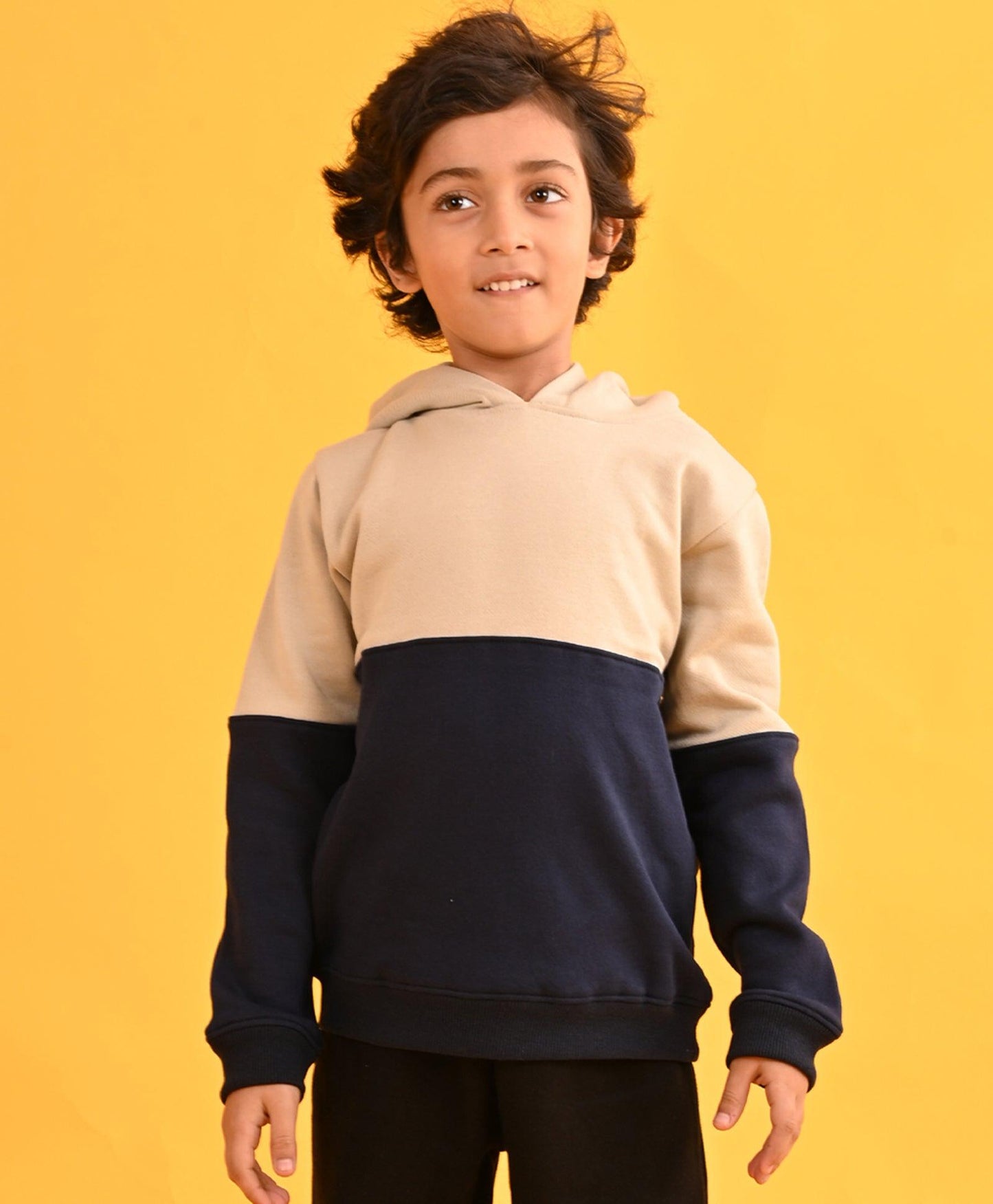BEIGE BLACK HUMMO COLOR BLOCK FLEECE HOODIE - BEIGE