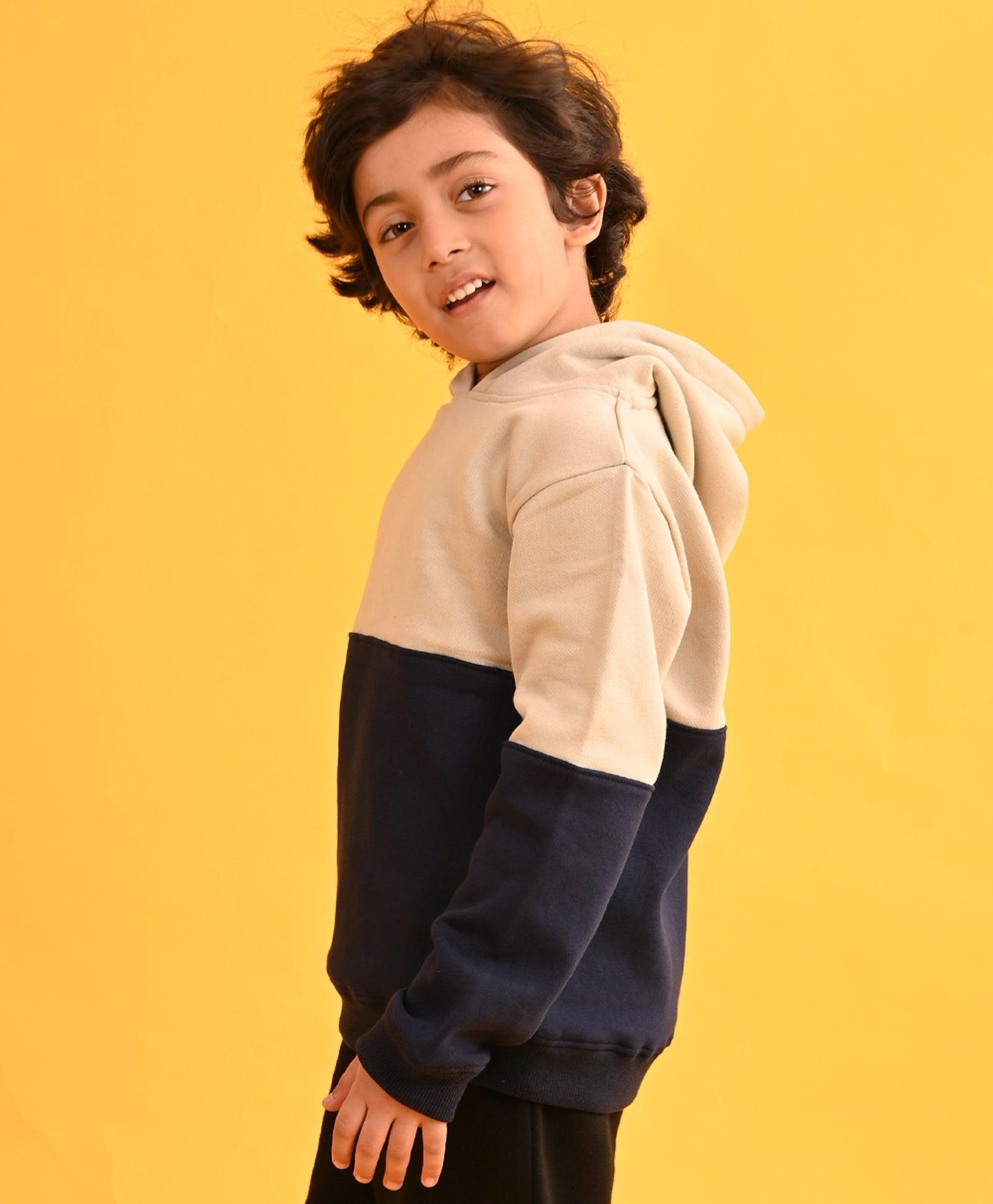 BEIGE BLACK HUMMO COLOR BLOCK FLEECE HOODIE - BEIGE