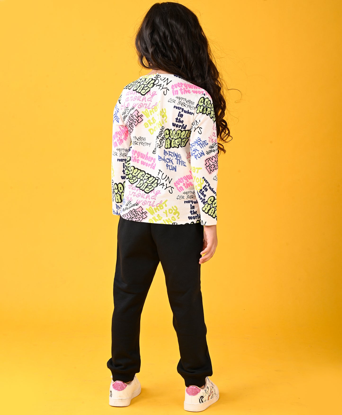 COLORFUL HAPPINESS T-SHIRT AND BLACK HEART WARM FLEECE JOGGER SET - WHITE/BLACK