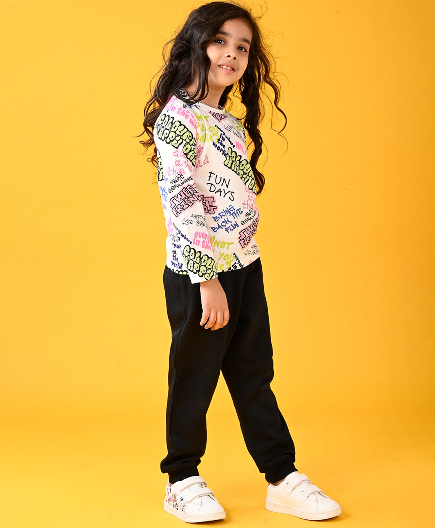 COLORFUL HAPPINESS T-SHIRT AND BLACK HEART WARM FLEECE JOGGER SET - WHITE/BLACK