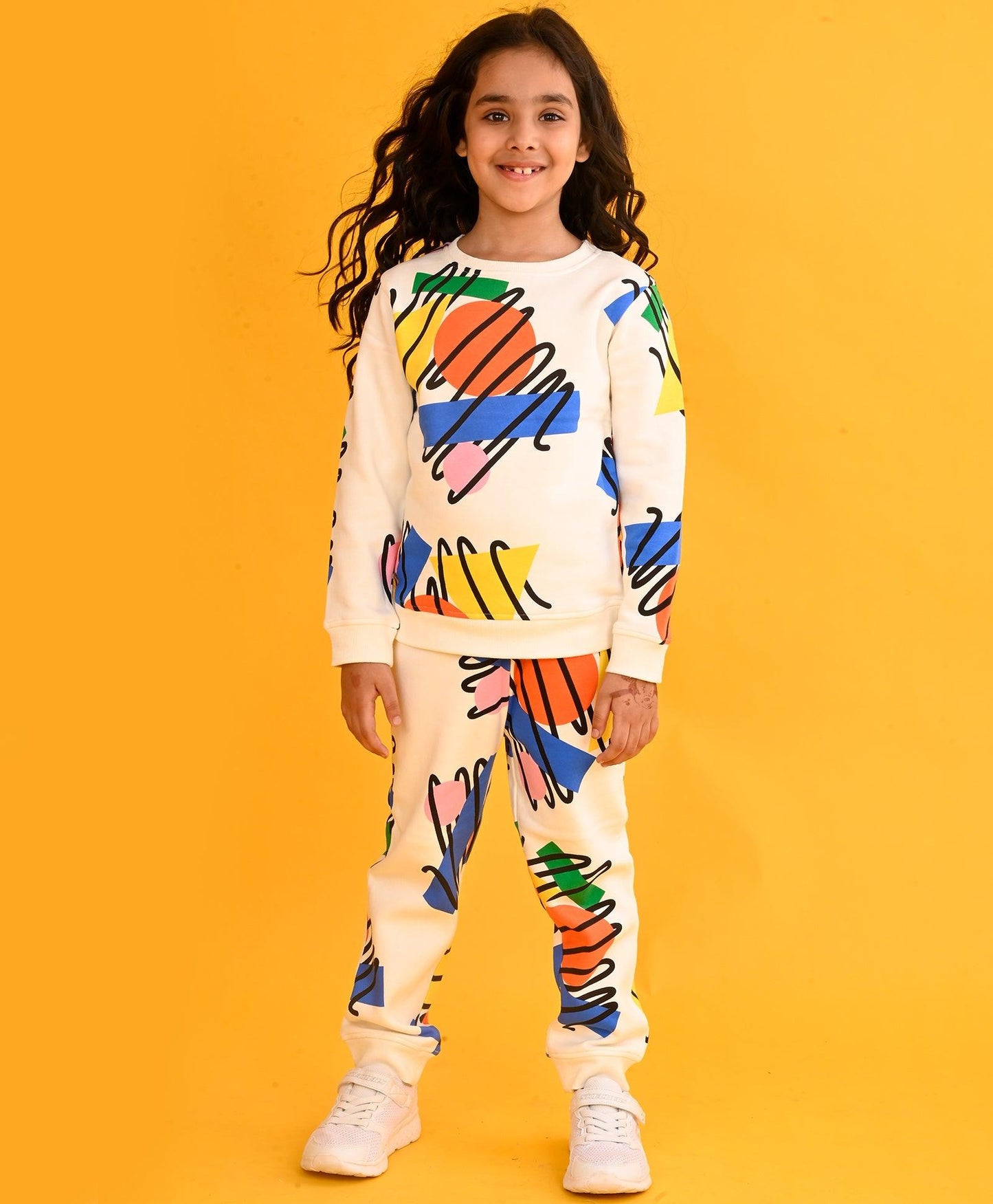 SHAPES PRINT GIRLS SWEATSHIRT FLEECE JOGGER SET - WHITE