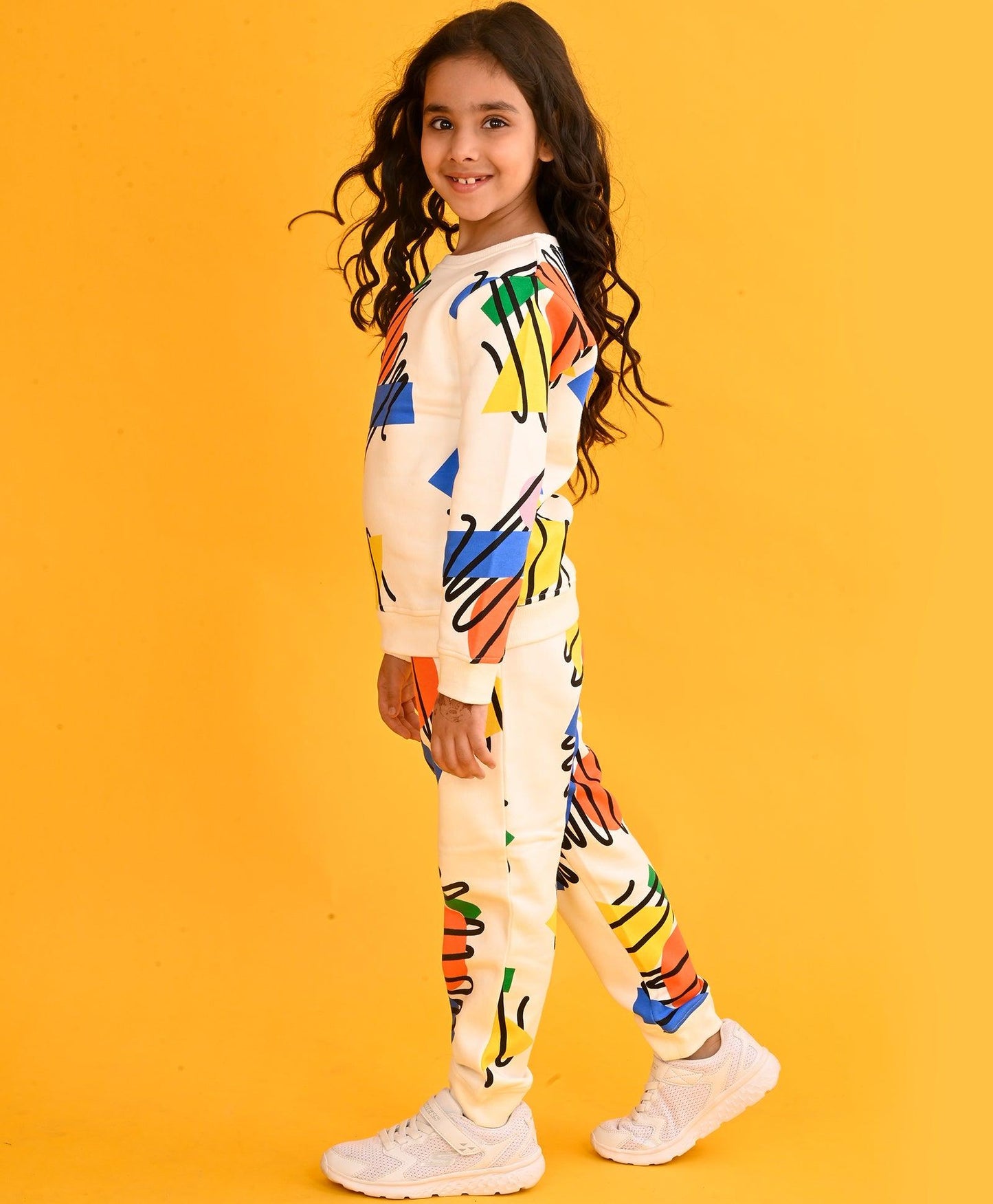 SHAPES PRINT GIRLS SWEATSHIRT FLEECE JOGGER SET - WHITE