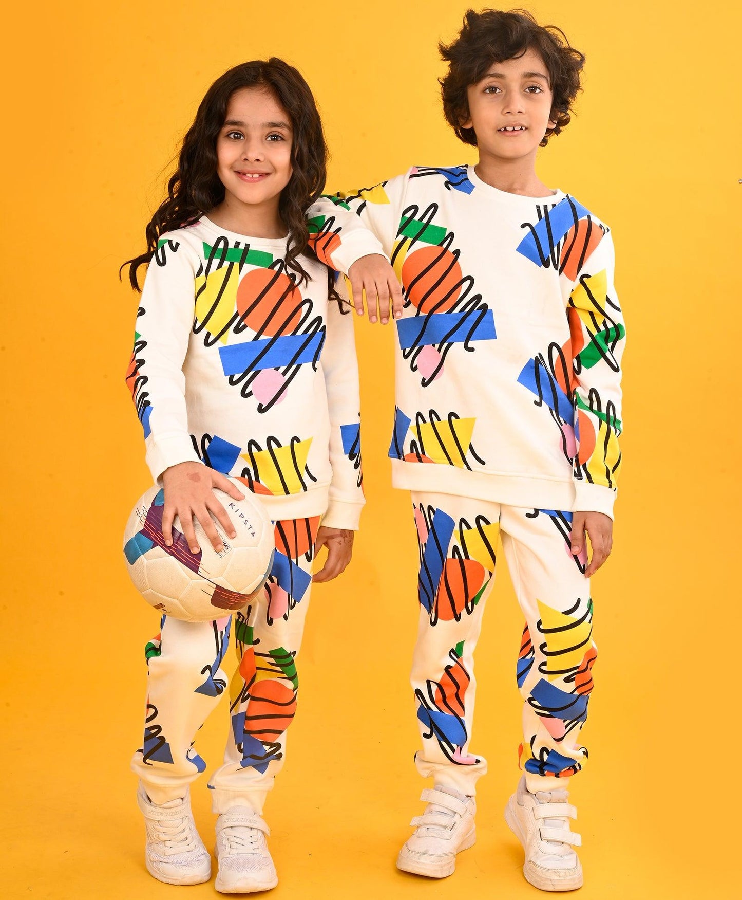 SHAPES PRINT GIRLS SWEATSHIRT FLEECE JOGGER SET - WHITE