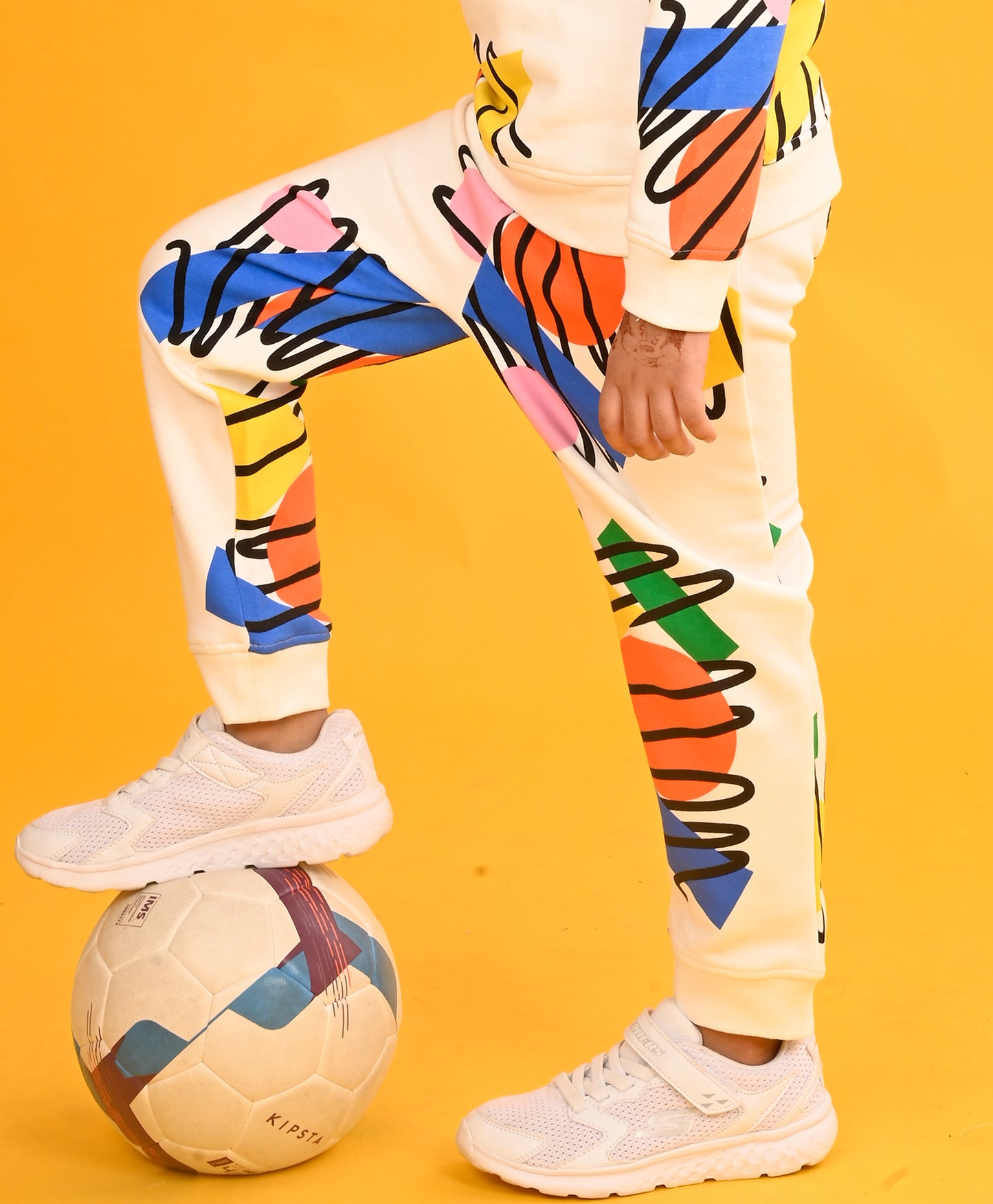 SHAPES PRINT FLEECE GIRLS JOGGER - WHITE
