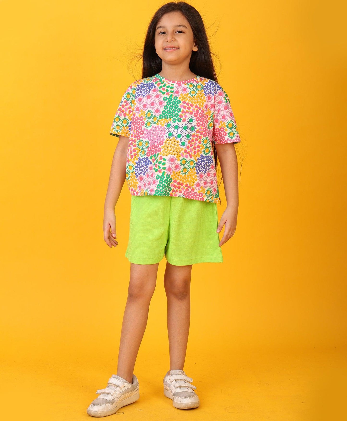 SUMMER FLOWERS FUN LIME GREEN TEXTURE GIRLS SHORTS SET - WHITE/LIME