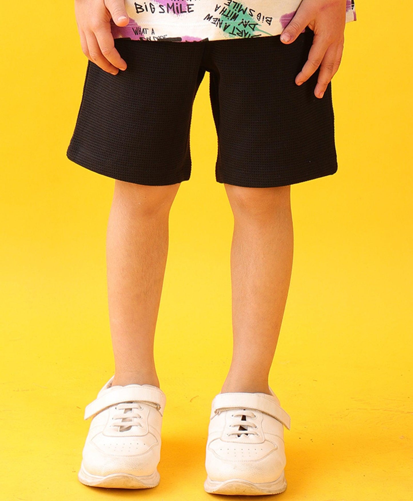 BLACK TEXTURE STRIPE BOYS SHORTS - BLACK