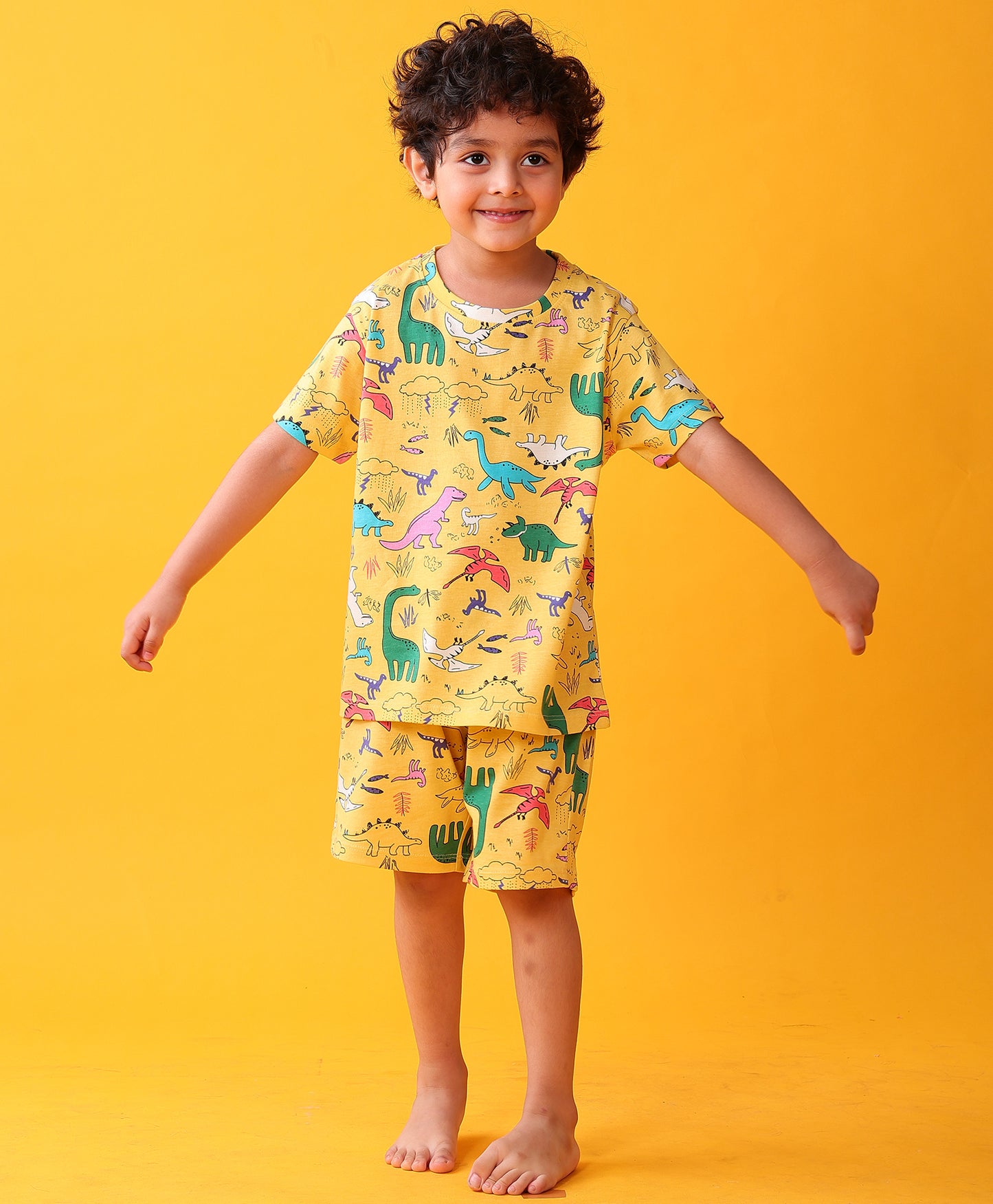 RAINING DINOSAUR PLAYTIME SLEEPWEAR SHORTS SET - YELLOW