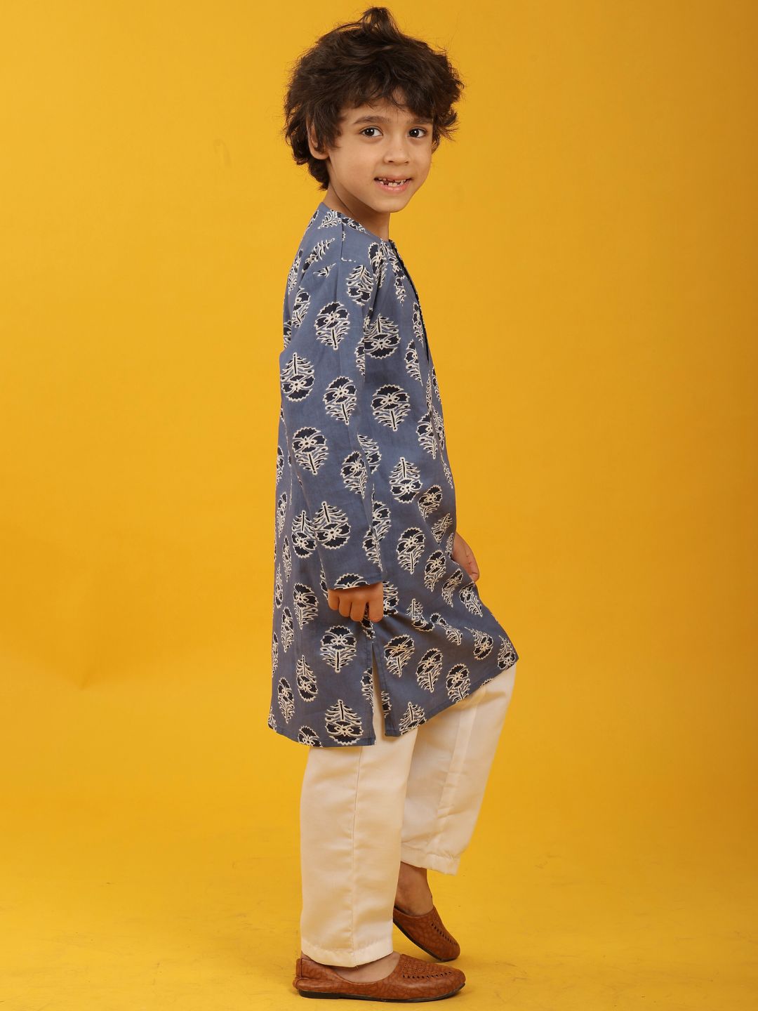 GREY BLUE FLORAL PRINT PURE COTTON KURTA PYJAMA SET - BLUE