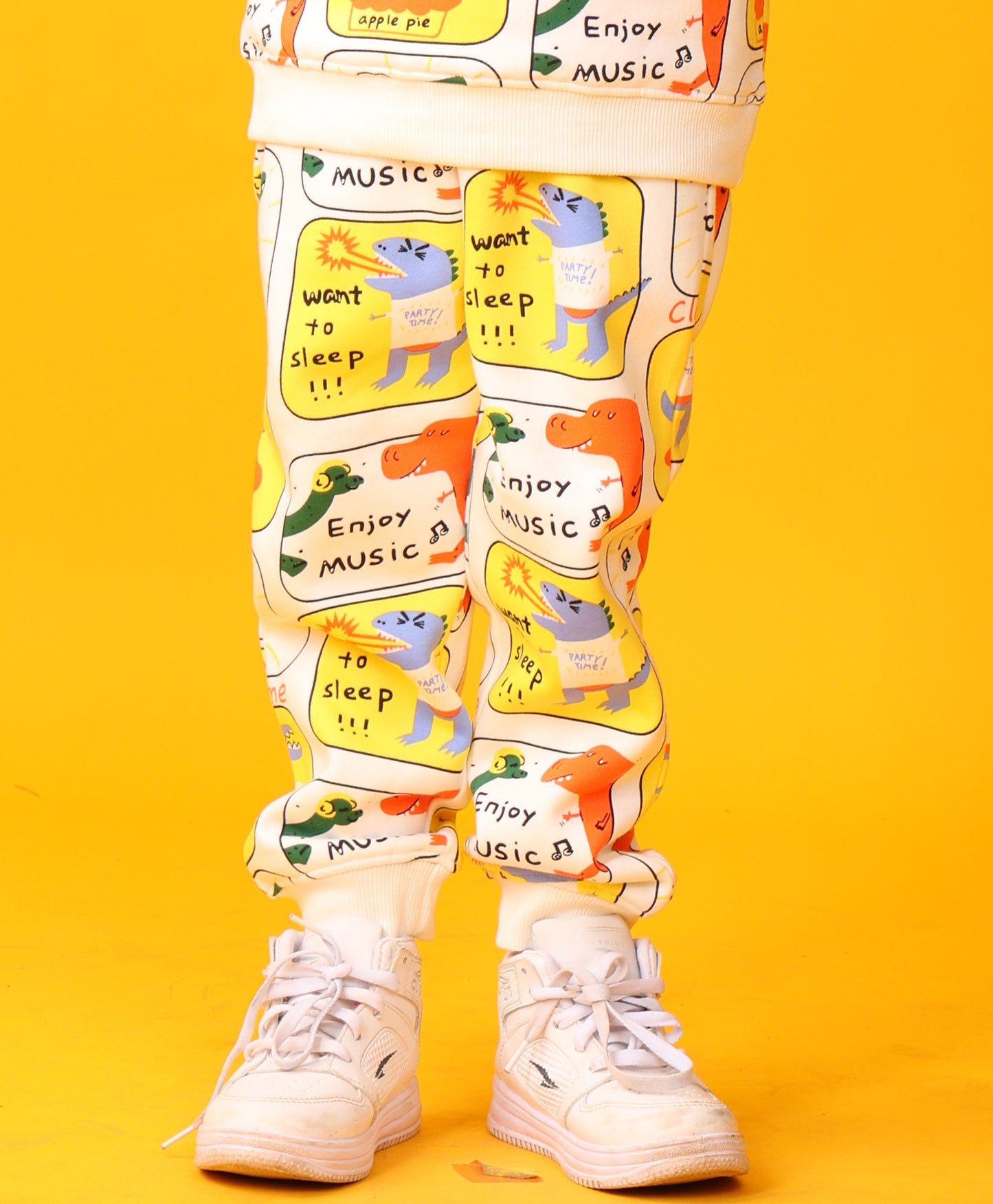 DINOSAUR STAMP FLEECE BOYS JOGGER - OFF WHITE