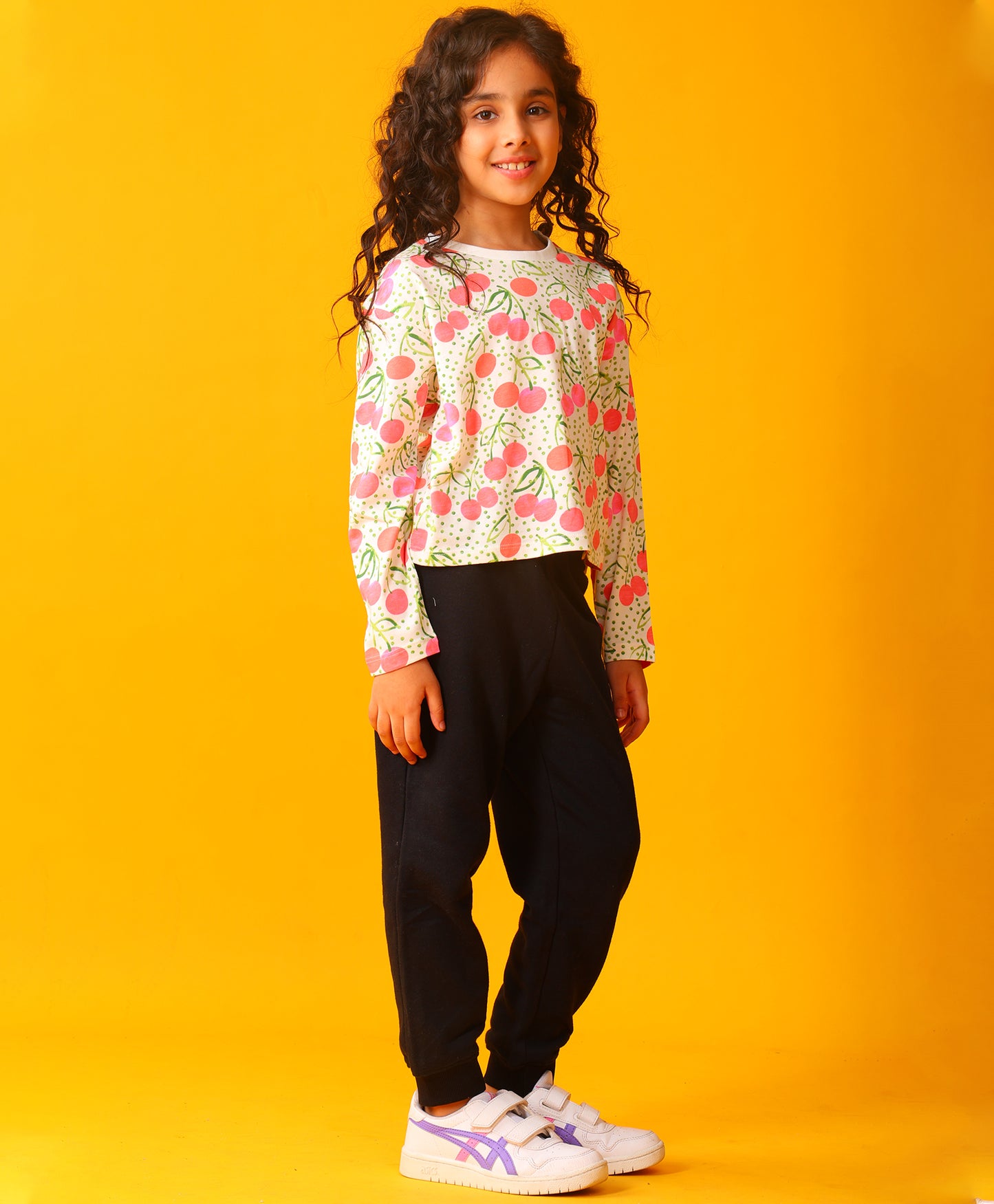 DOTTED CHERRY LONG SLEEVE GRILS T-SHIRT FLEECE JOGGER SET - WHITE/BLACK