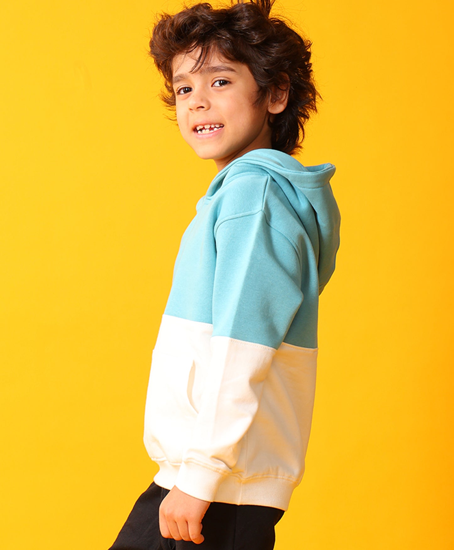 OIL GREEN COLOR BLOCK BOYS FLEECE HOODIE - OIL GREEN WHITE