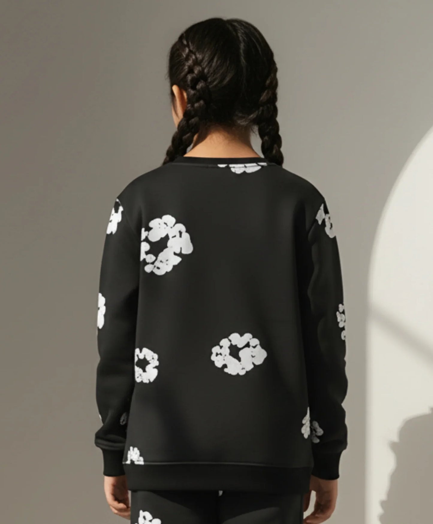 POP BLACK & WHITE GIRLS FLEECE SWEATSHIRT - BLACK