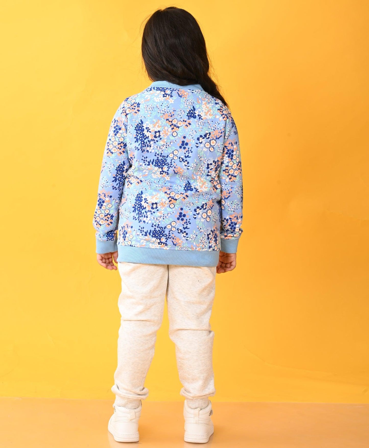 PRETTY BLUE FLOWERS FLEECE SWEATSHIRT ECRU JOGGER SET - BLUE / ECRU