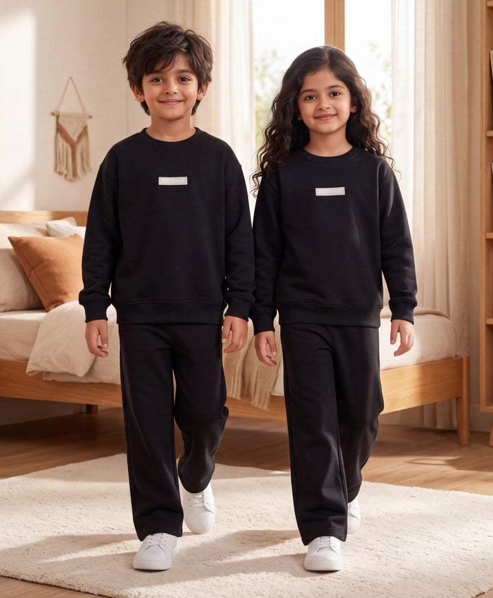 ESSENTIAL BLACK FLEECE SWEATSHIRT JOGGER SET - BLACK