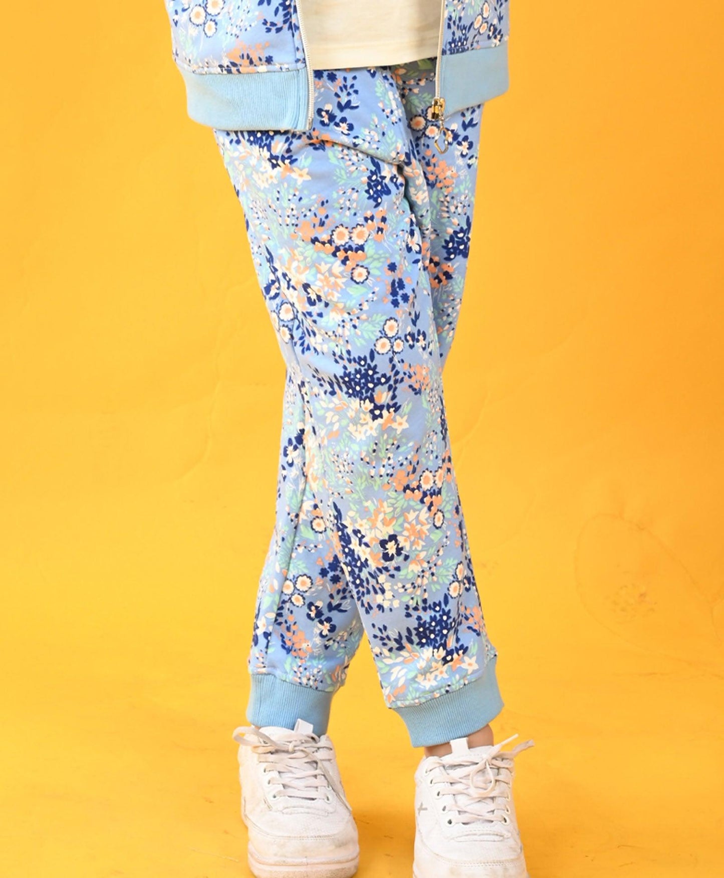 PRETTY BLUE FLOWERS FLEECE JOGGER D - BLUE - Anthrilo 