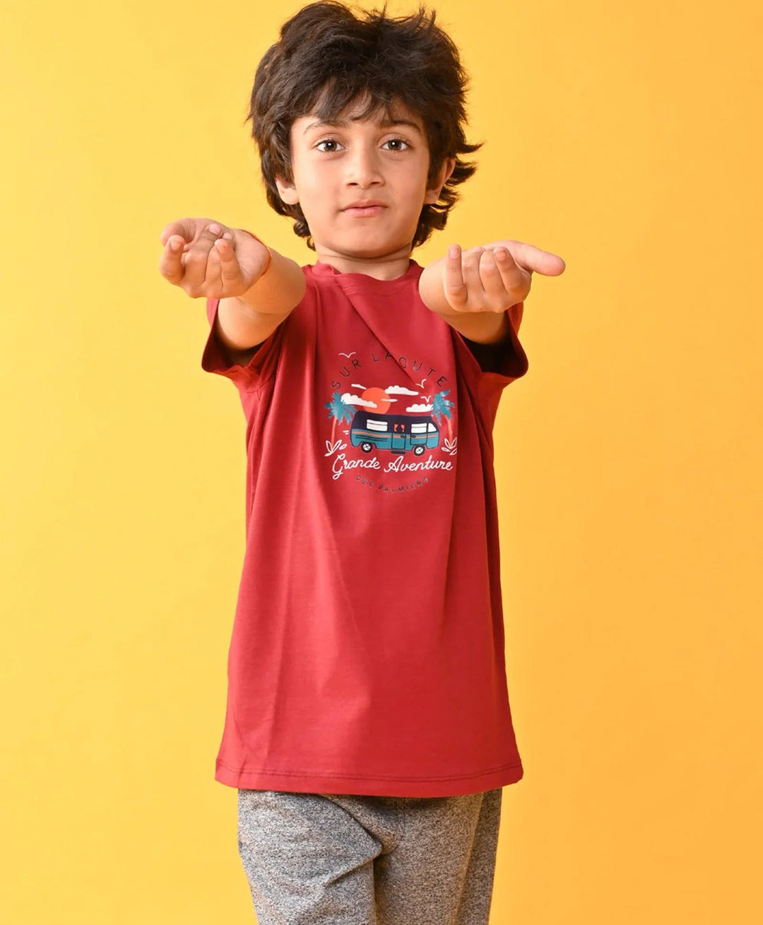 GRANDE AVENTURE SHORT SLEEVE BOYS T-SHIRT - BURGUNDY - Anthrilo 