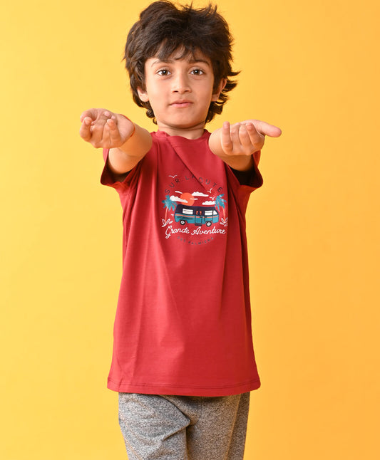 GRANDE AVENTURE SHORT SLEEVE BOYS T-SHIRT - BURGUNDY