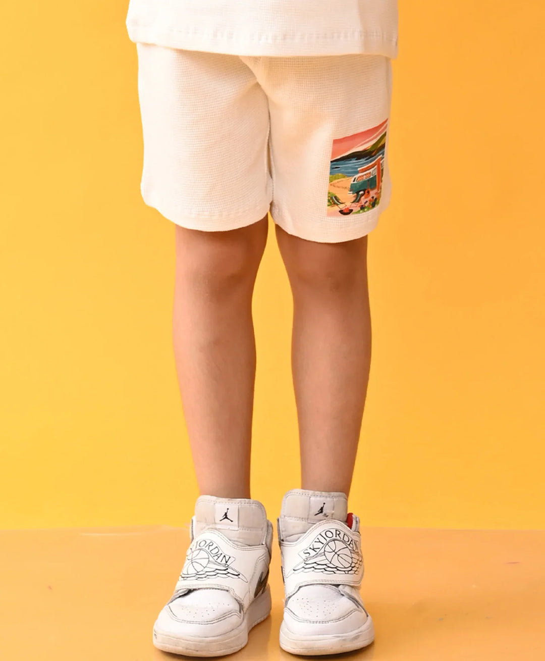 Surfboard White Texture Shorts - White - Anthrilo 