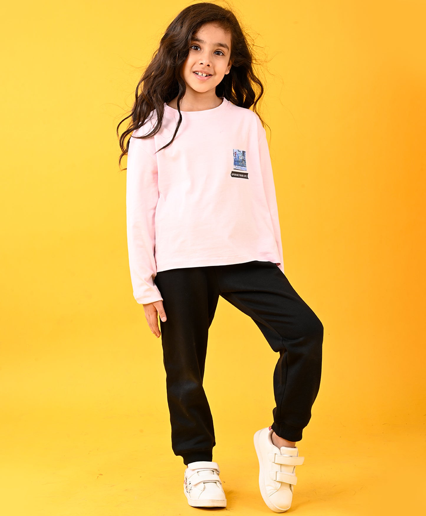 UPGRADE YOUR LIFE PINK T-SHIRT AND BLACK HEART FLEECE JOGGER SET - PINK/BLACK
