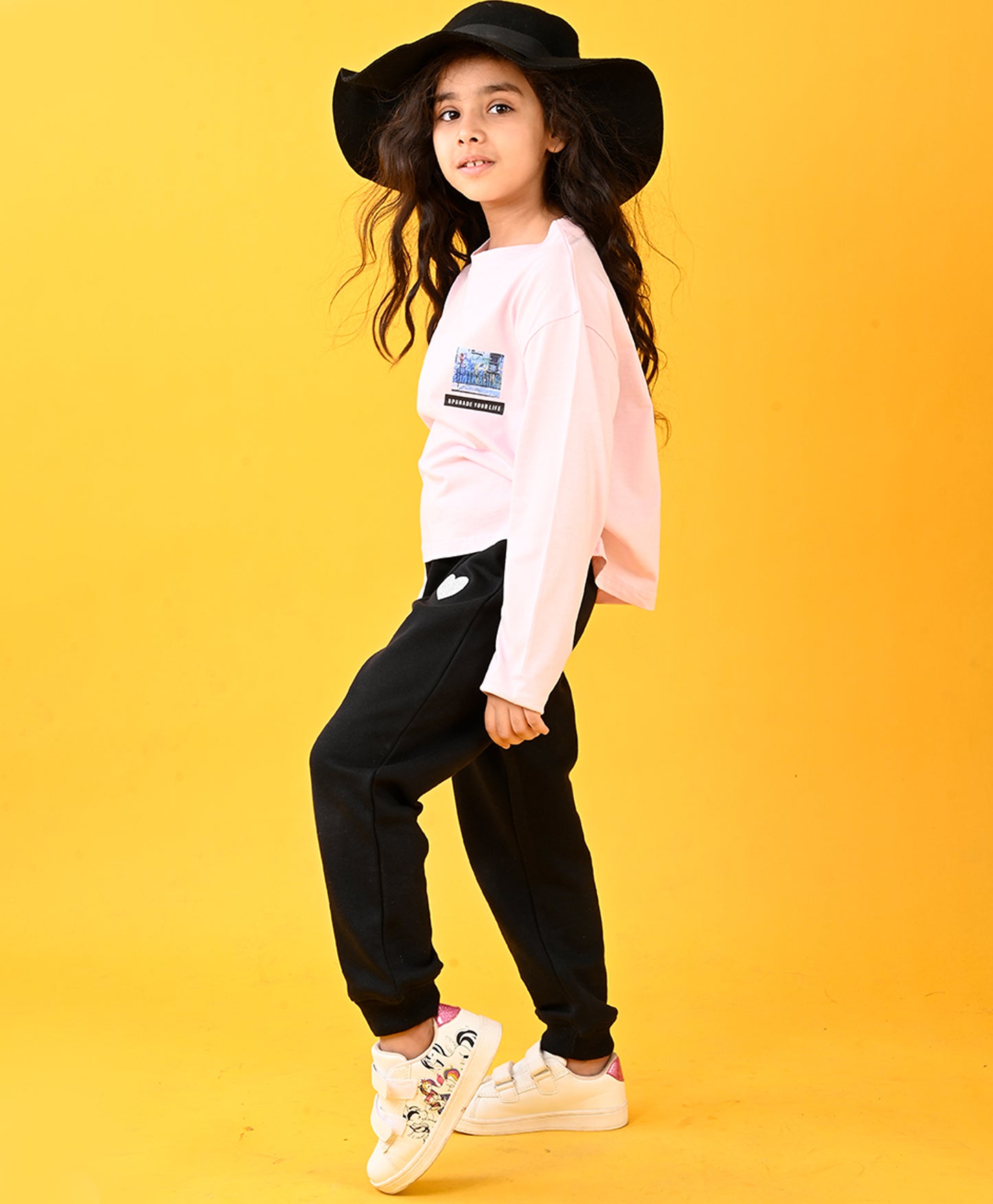 UPGRADE YOUR LIFE PINK T-SHIRT AND BLACK HEART FLEECE JOGGER SET - PINK/BLACK