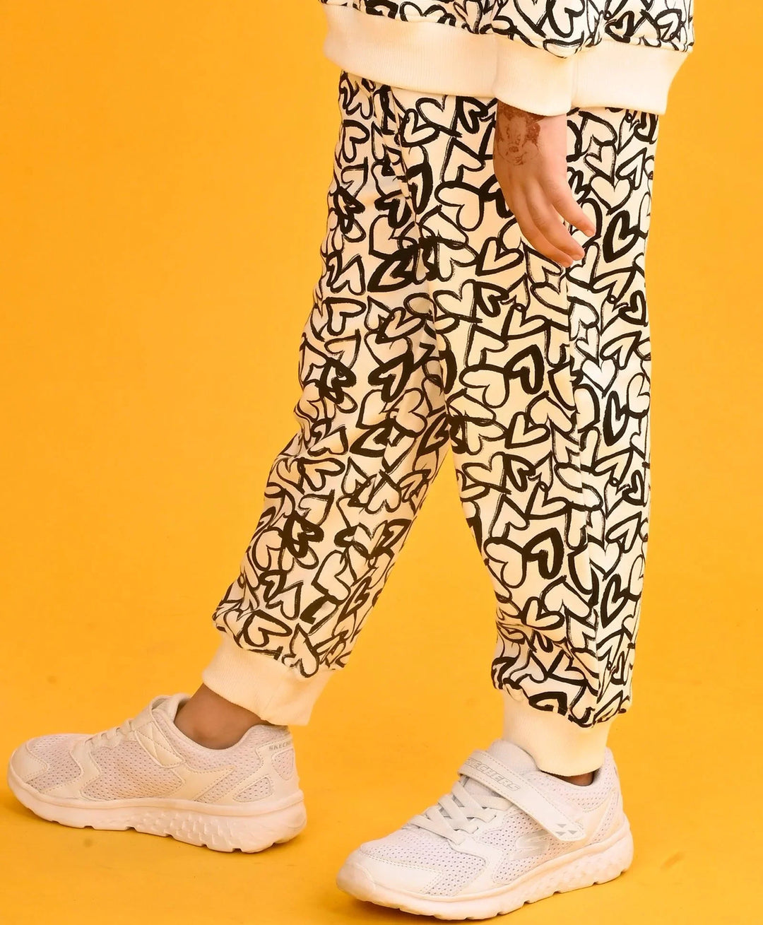 BLACK HEART FLEECE GIRLS JOGGER-WHITE - Anthrilo 
