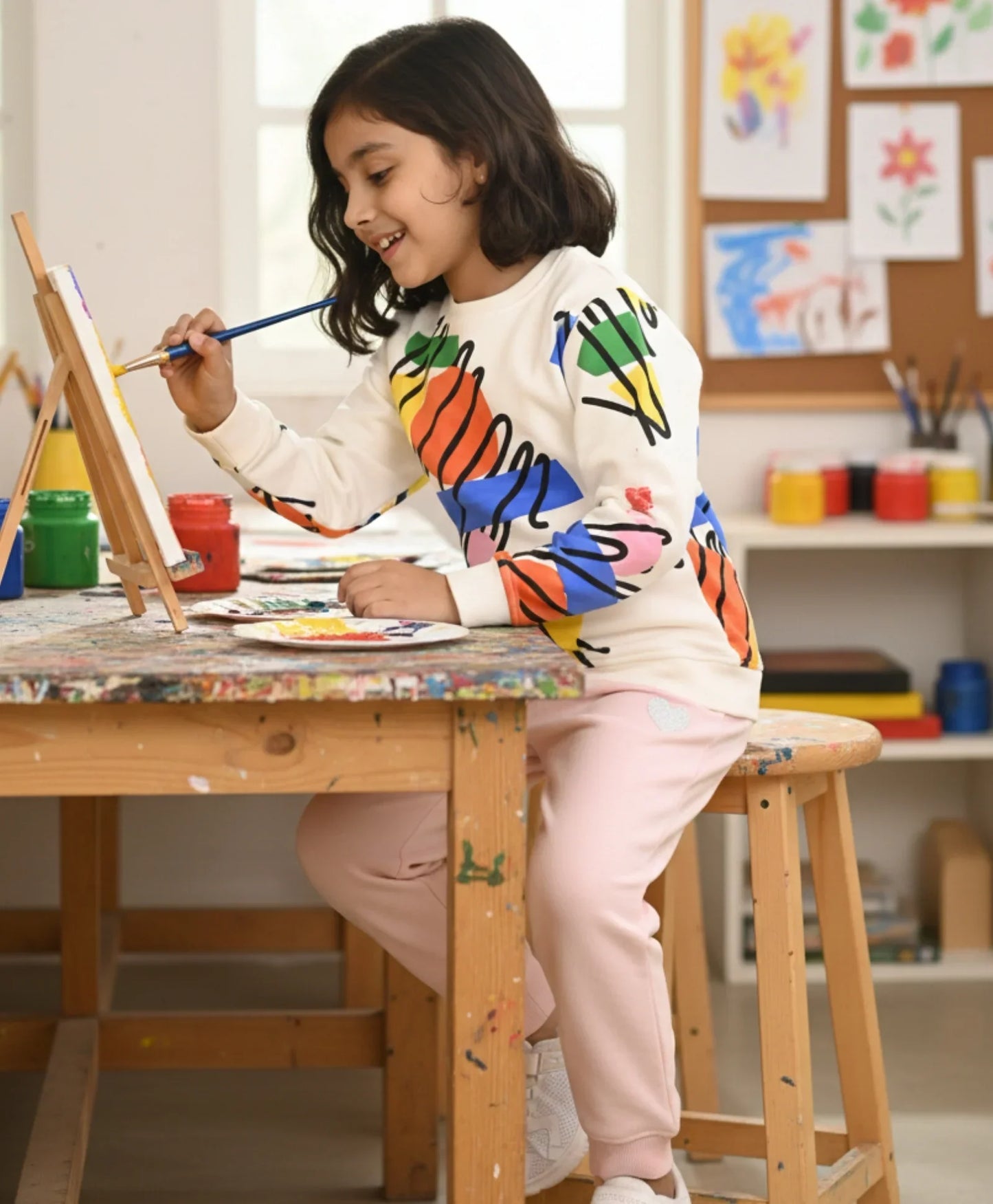 SHAPES PRINT GIRLS SWEATSHIRT PINK HEART FLEECE JOGGER SET - WHITE/PINK