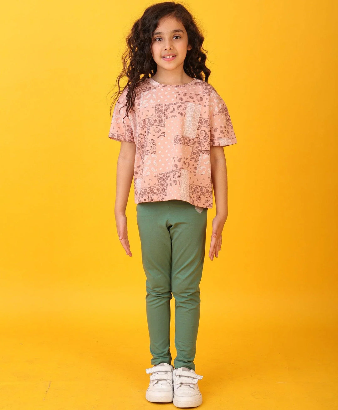 PINK PAISLEY GREEN HEART FUN LEGGING SET - WHITE/GREEN - Anthrilo 
