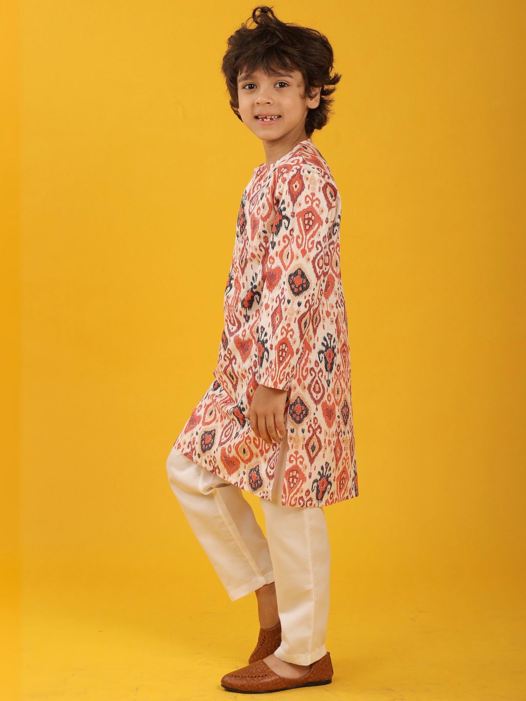 MULTICOLOR FLORAL PRINT PURE COTTON KURTA PYJAMA SET - WHITE
