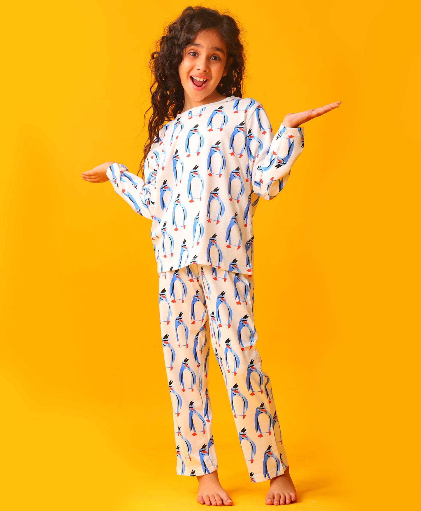 PENGUIN PRINT GIRLS LONG SLEEVE PYJAMA SET - WHITE