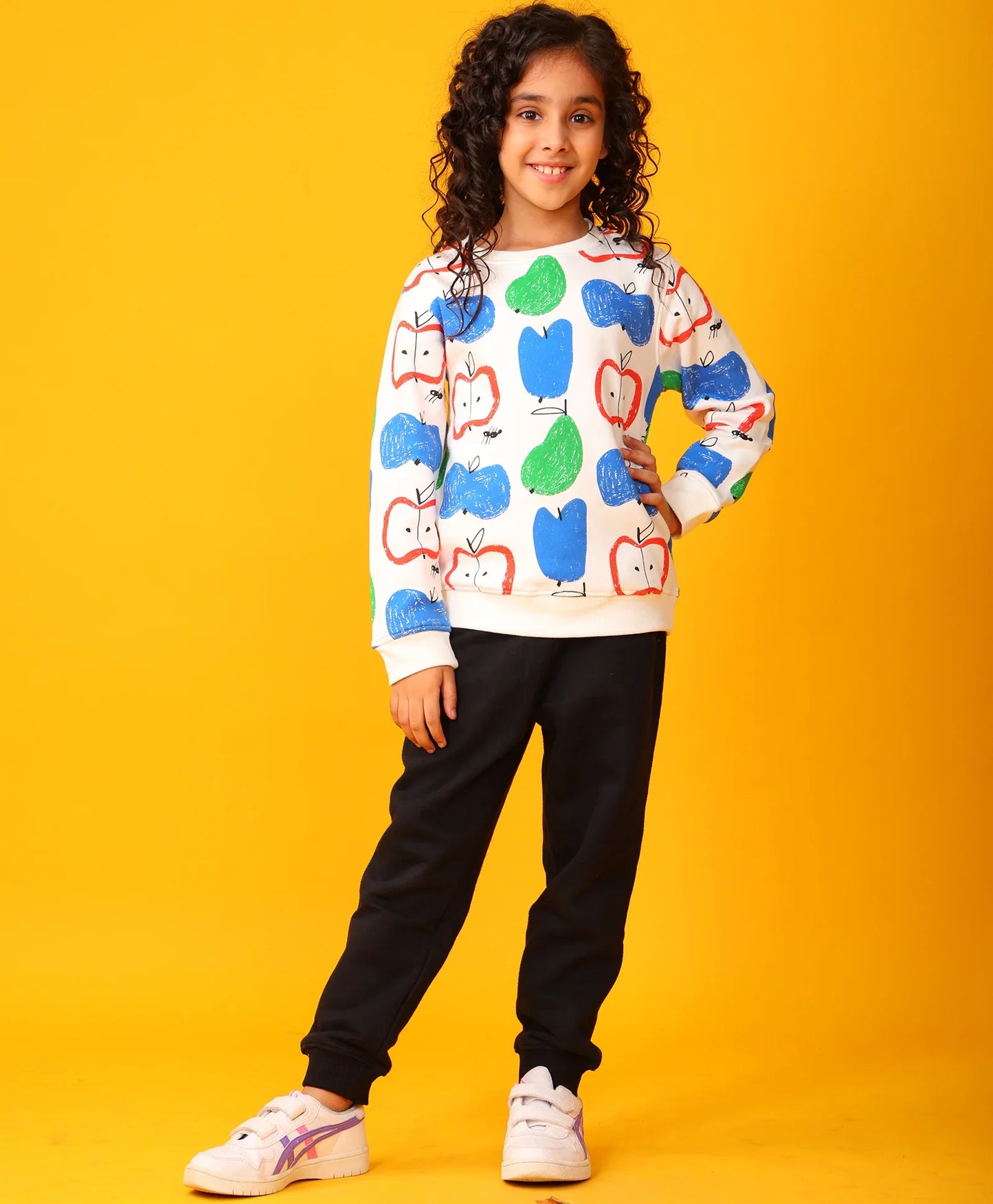 APPLE PEAR GIRLS FLEECE SWEATSHIRT BLACK JOGGER SET - WHITE/BLACK