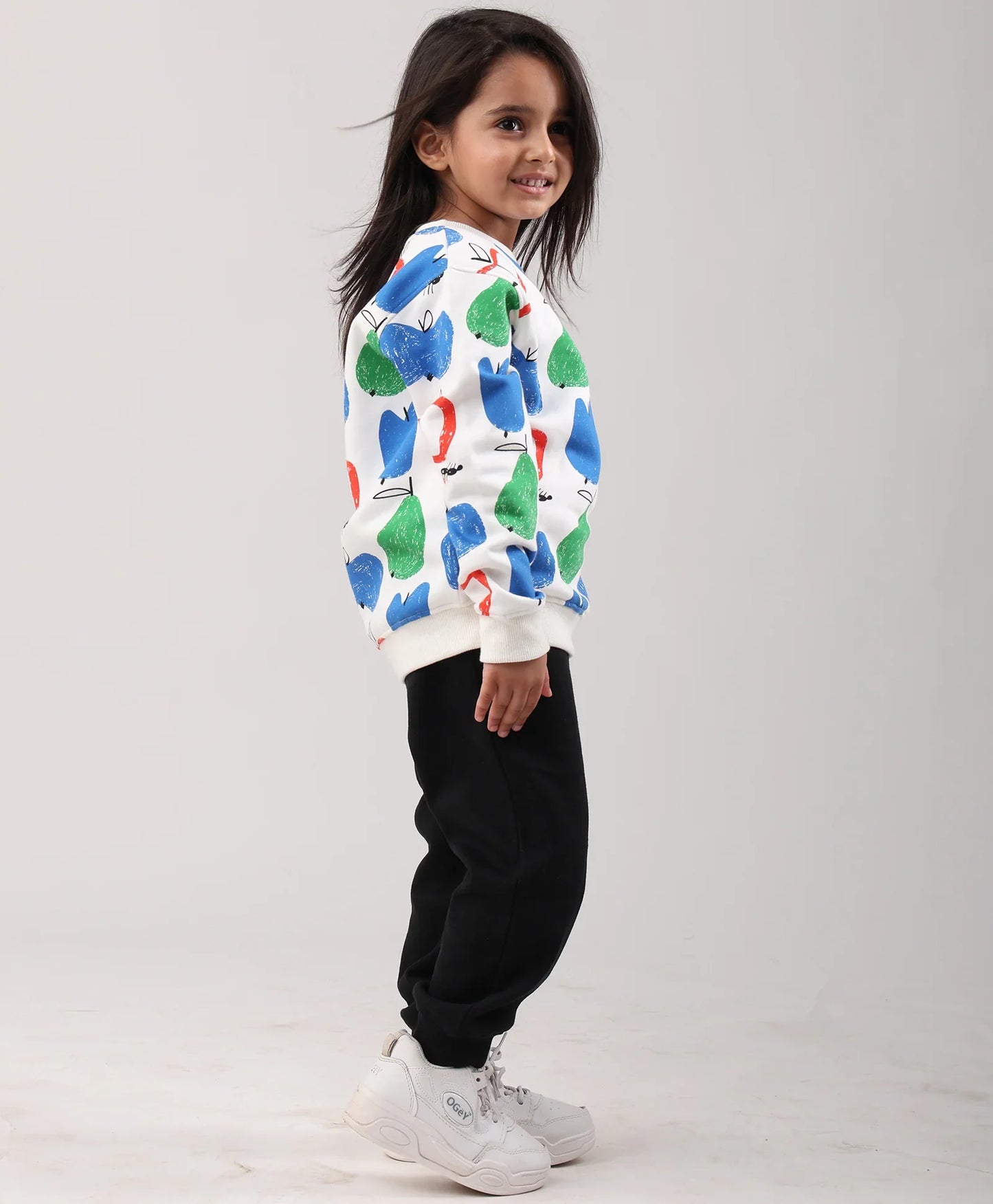 APPLE PEAR GIRLS FLEECE SWEATSHIRT BLACK JOGGER SET - WHITE/BLACK