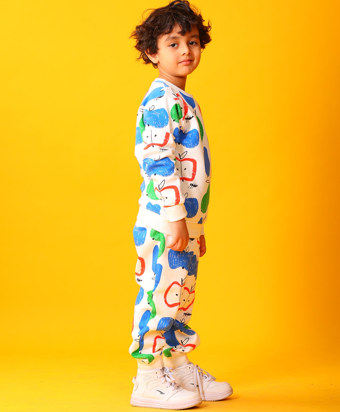 APPLE PEAR FLEECE SWEATSHIRT JOGGER SET - WHITE