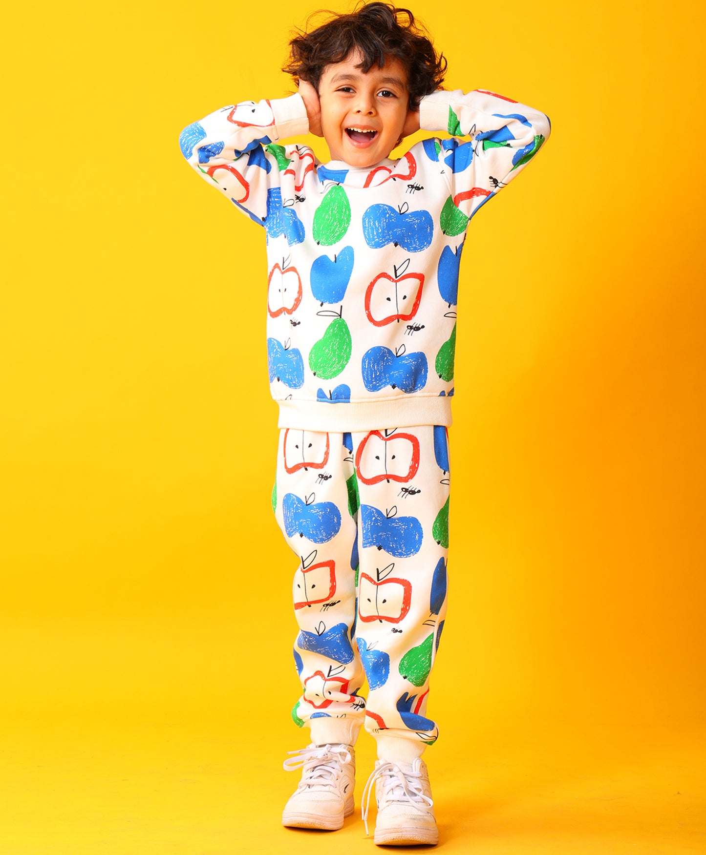 APPLE PEAR FLEECE SWEATSHIRT JOGGER SET - WHITE