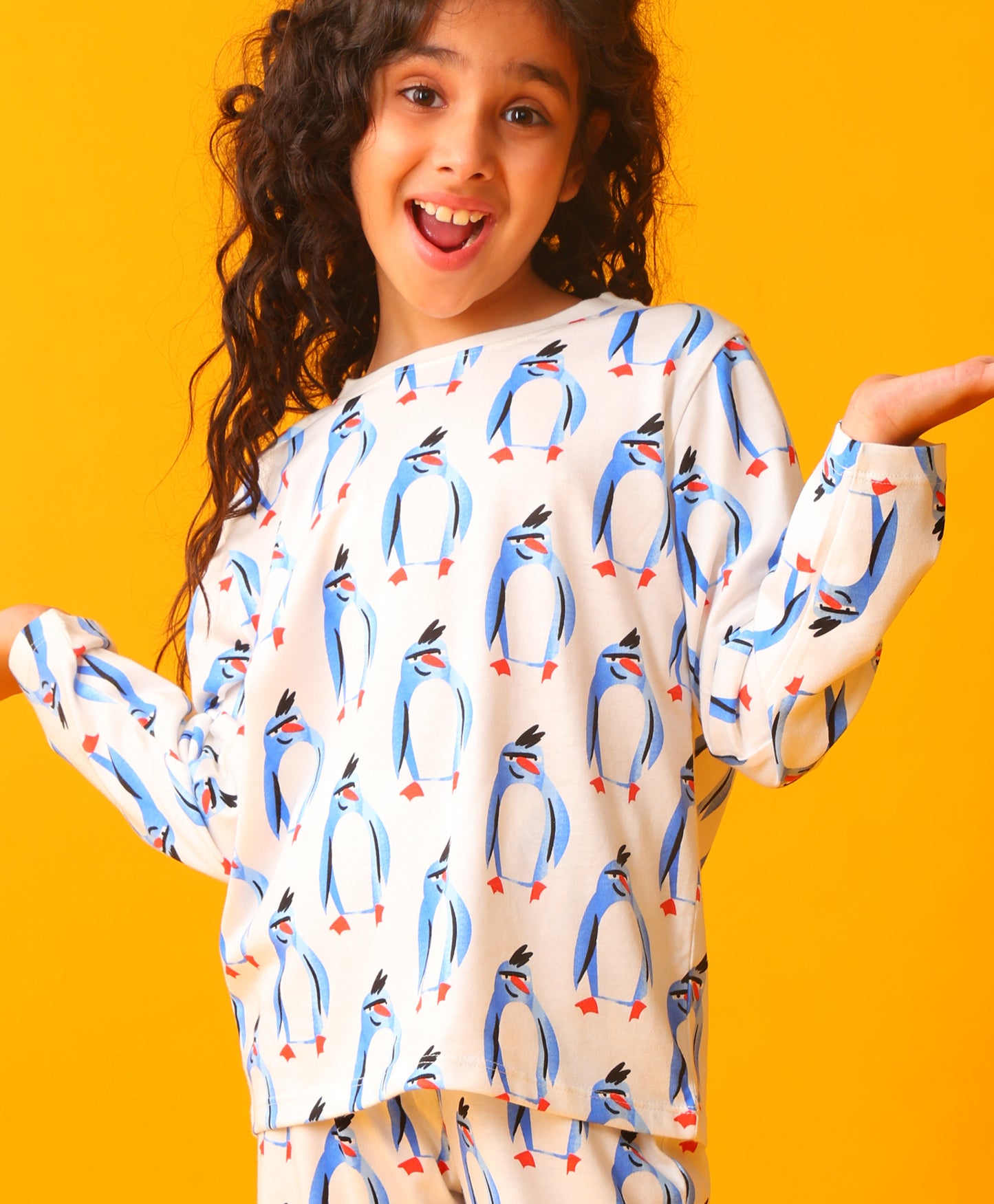PENGUIN PRINT GIRLS LONG SLEEVE PYJAMA SET - WHITE