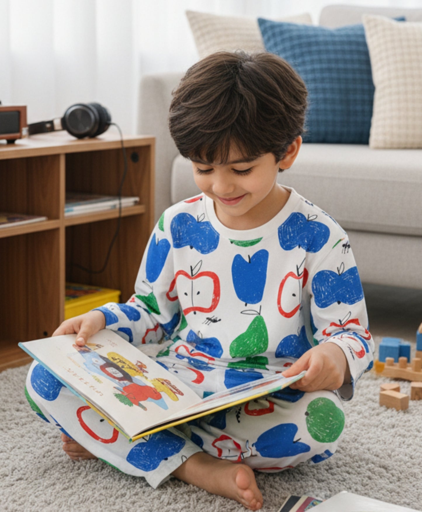 APPLE PEAR LONG SLEEVE PYJAMA SET -WHITE