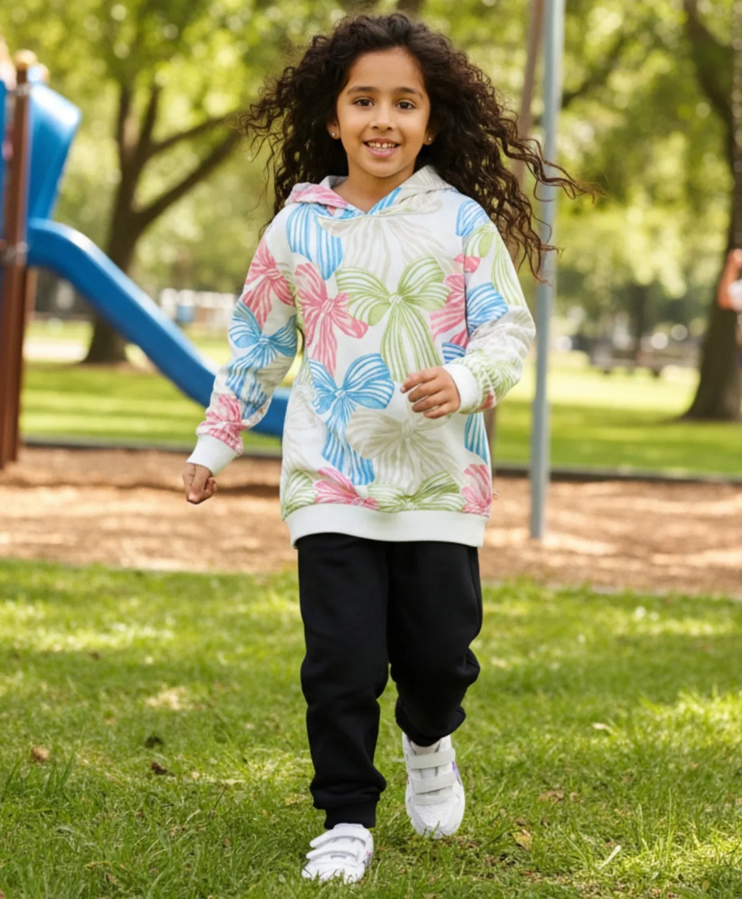 PAINTED BOW FLEECE HOODIE BLACK JOGGER SET - WHITE/ BLACK