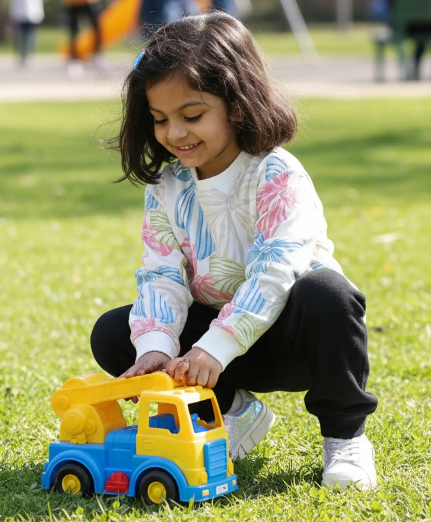 PAINTED BOW GIRLS FLEECE SWEATSHIRT BLACK JOGGER SET - WHITE/BLACK