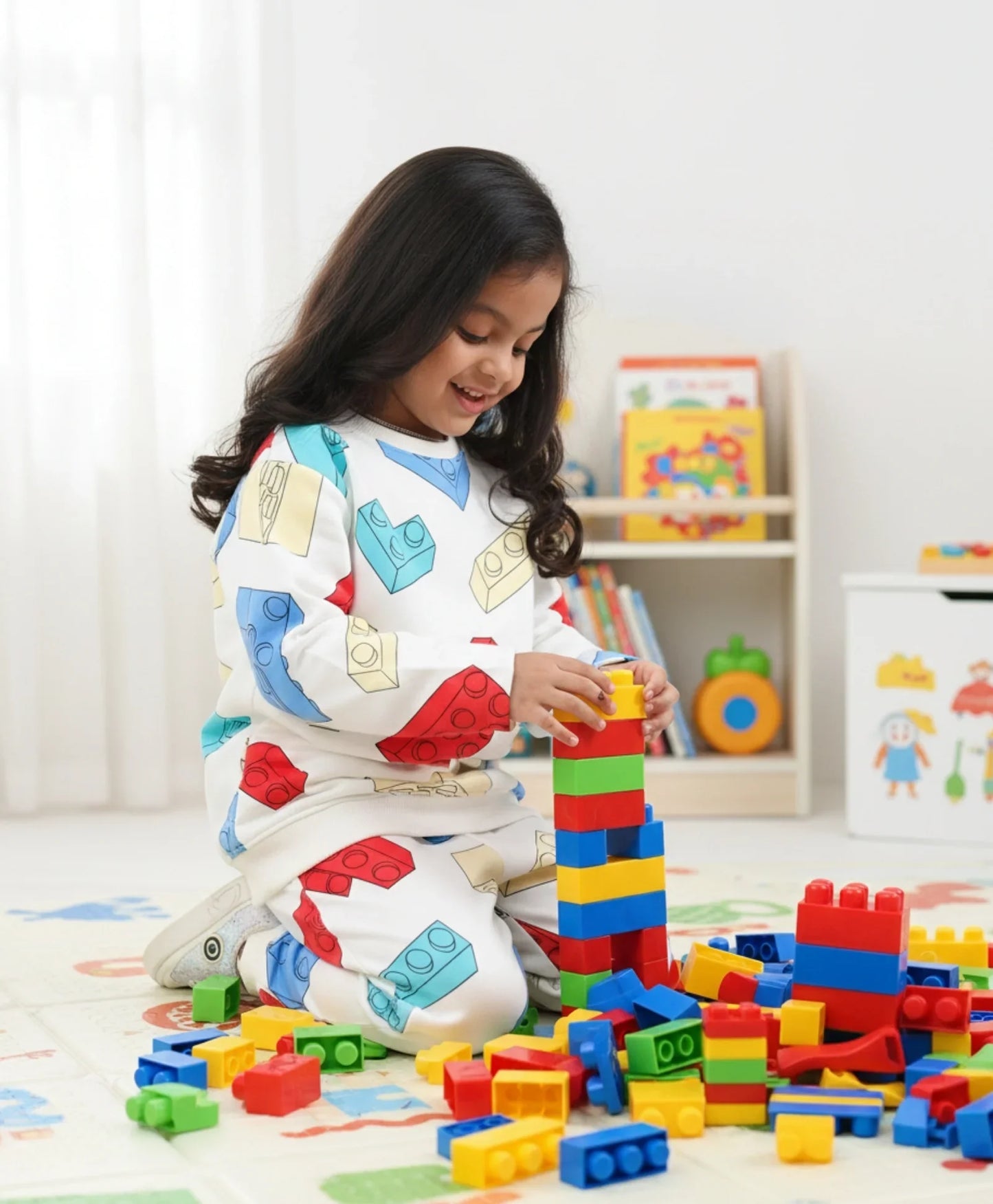 BLOCK BUILDER FLEECE GIRLS SWEATSHIRT JOGGER SET - OFF WHITE