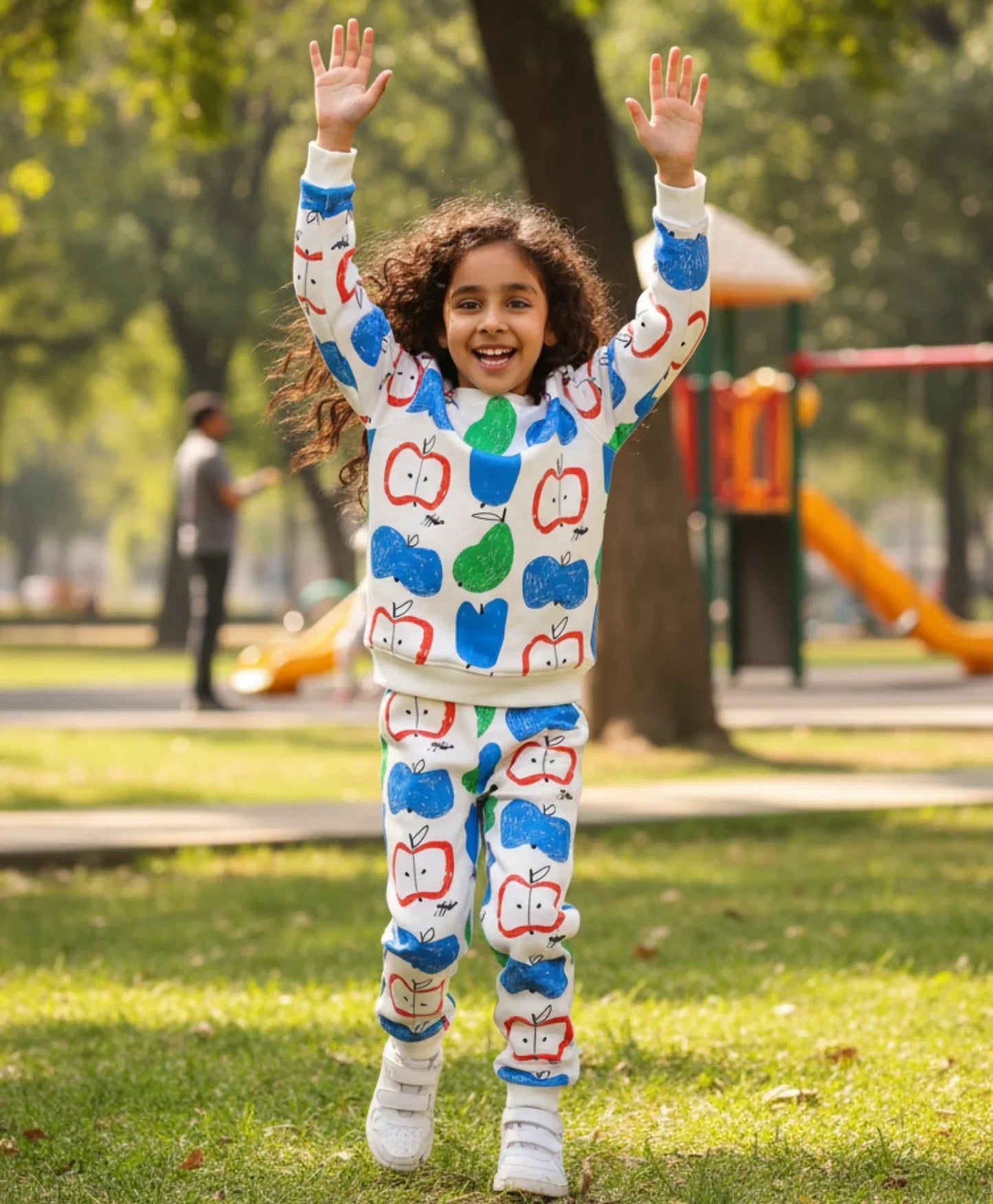 APPLE PEAR GIRLS FLEECE SWEATSHIRT JOGGER SET - WHITE