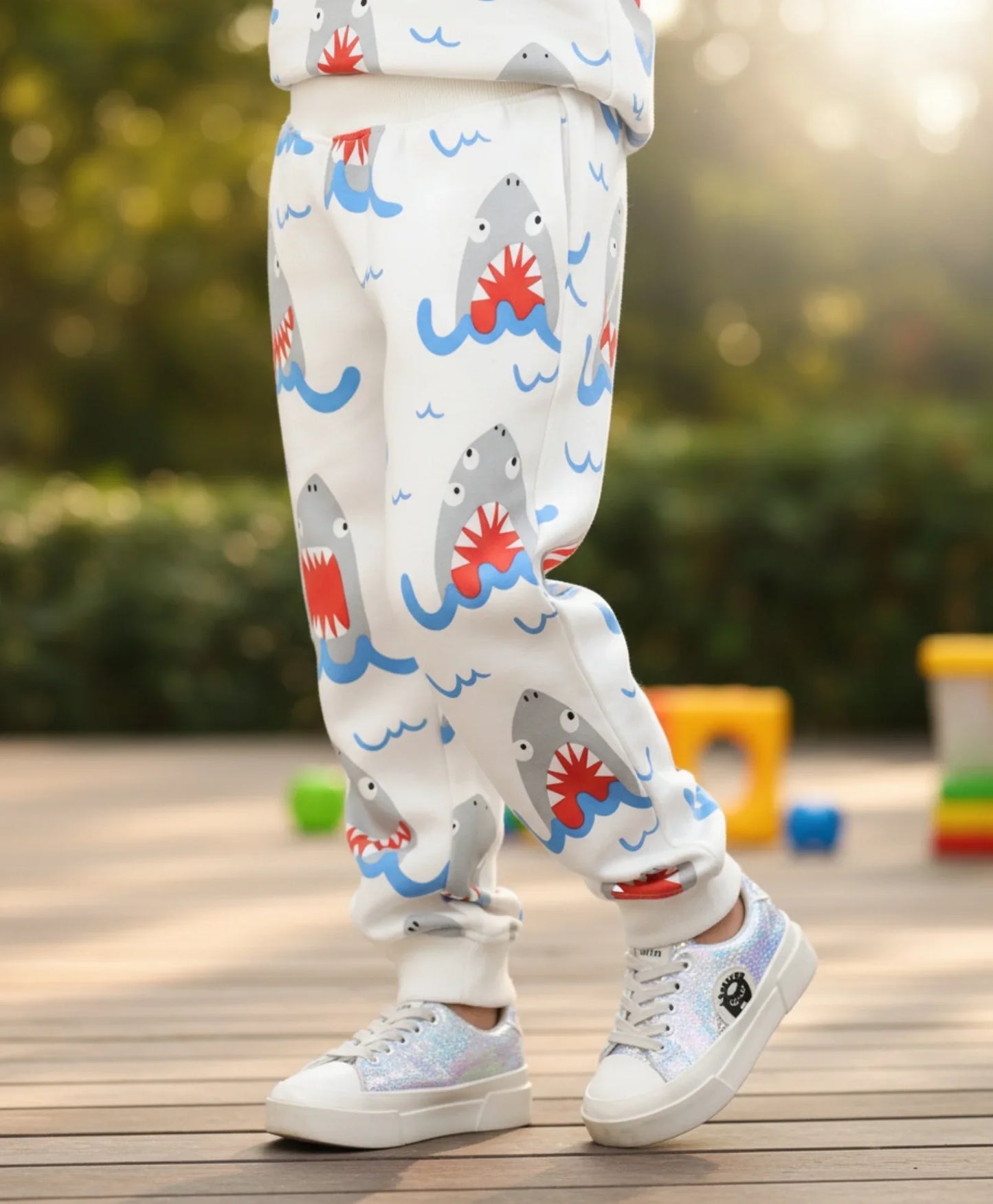 SLEEPY SHARK GIRLS FLEECE JOGGER - OFF WHITE