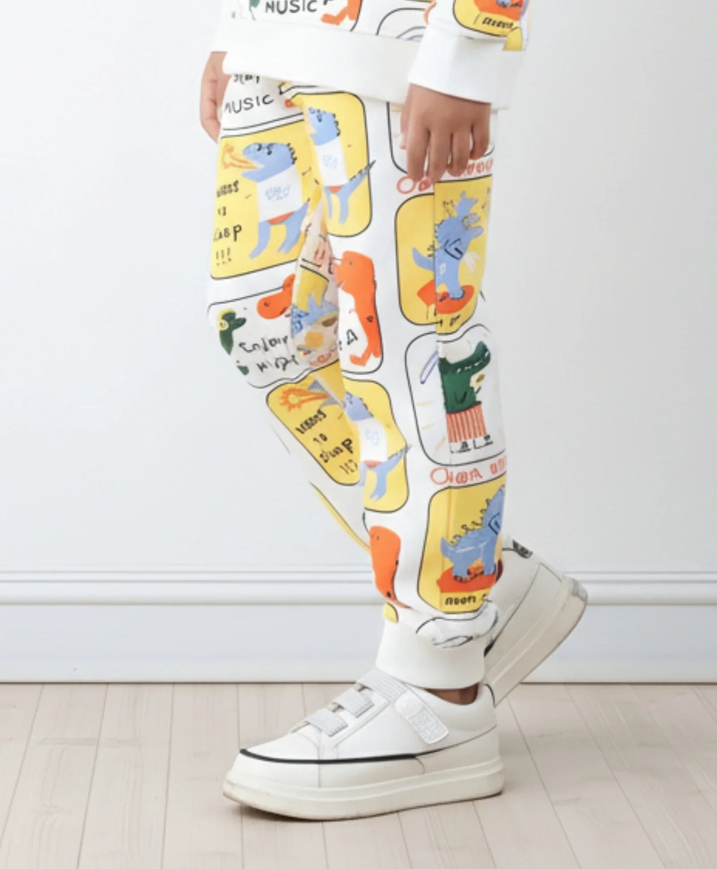 DINOSAUR STAMP FLEECE GIRLS JOGGER  - OFF WHITE