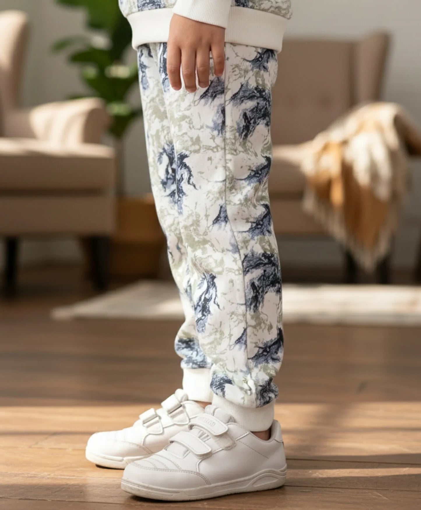 BLACK BLUE LIGHTNING FLEECE BOYS JOGGER - BLUE