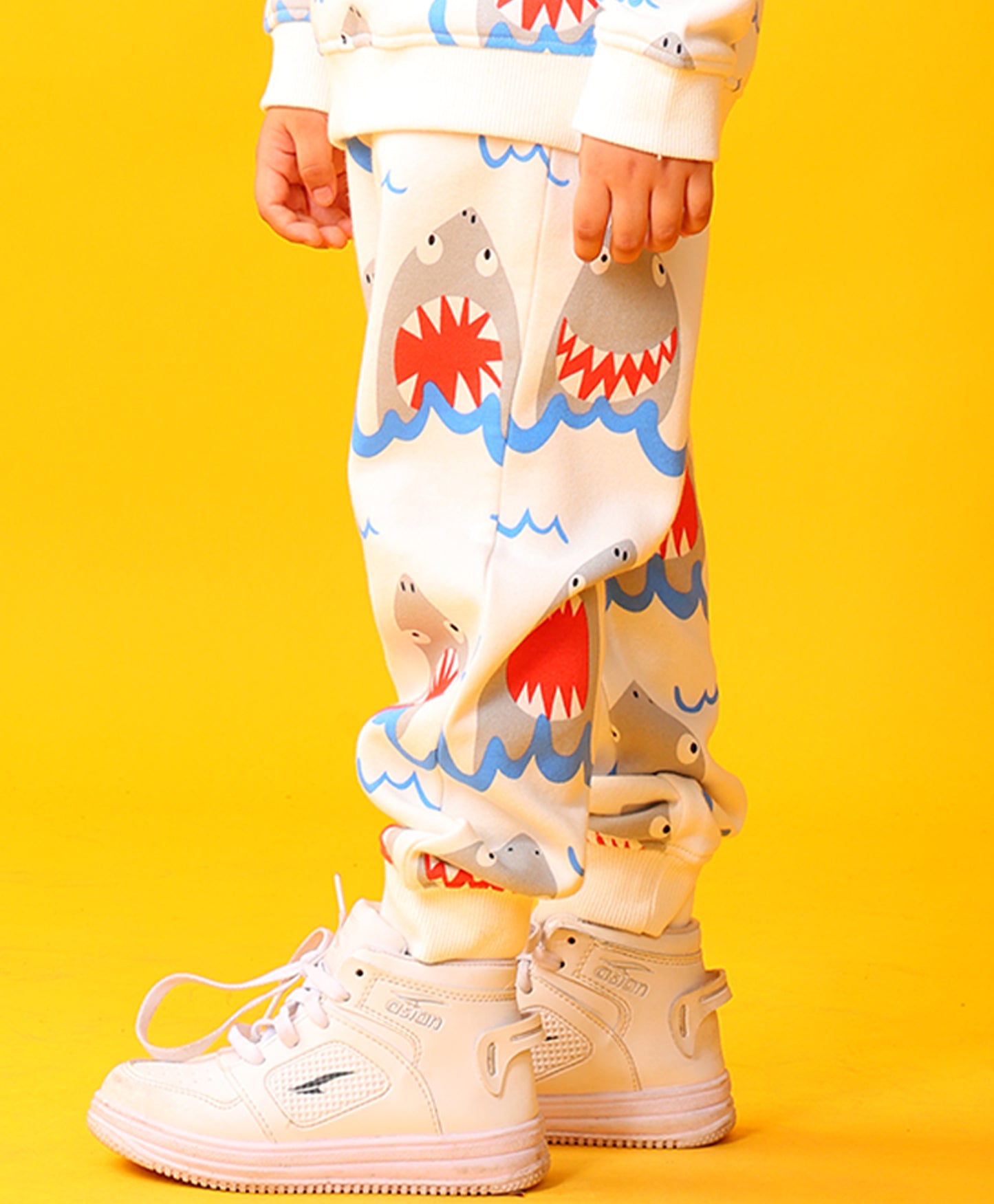 SLEEPY SHARK BOYS FLEECE JOGGER - OFF WHITE
