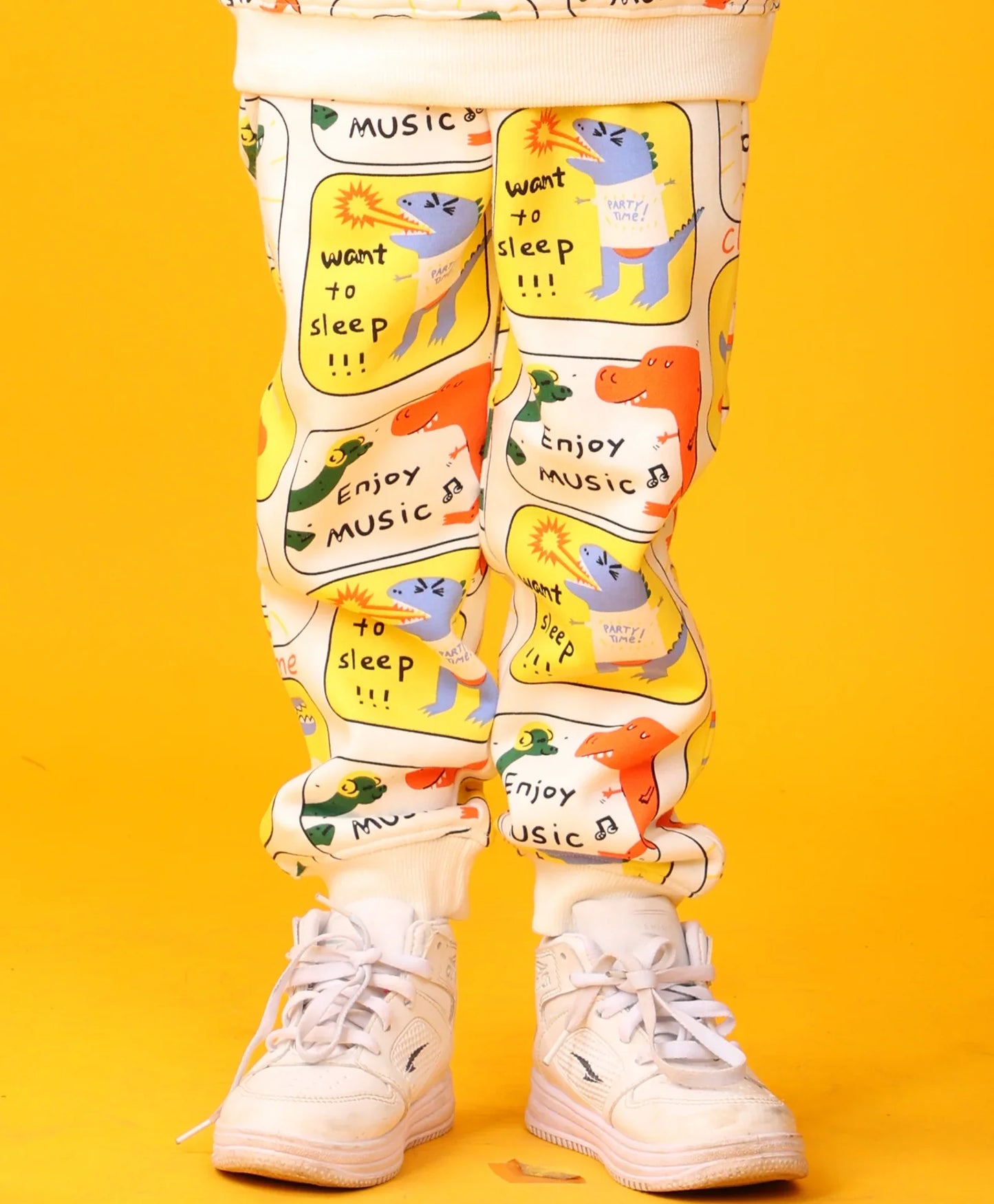 DINOSAUR STAMP FLEECE BOYS JOGGER  - OFF WHITE