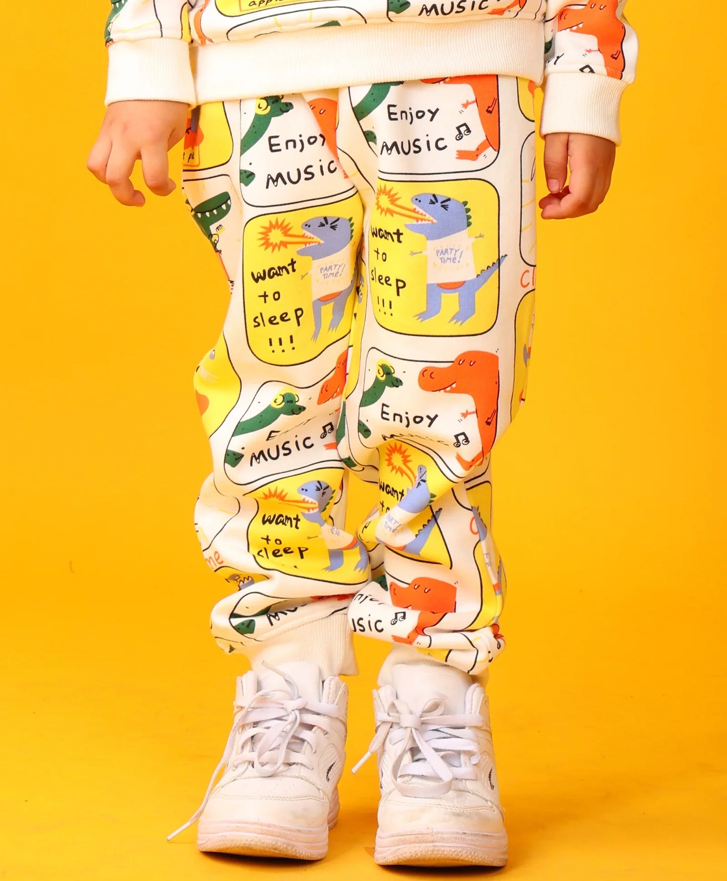 DINOSAUR STAMP FLEECE BOYS JOGGER  - OFF WHITE