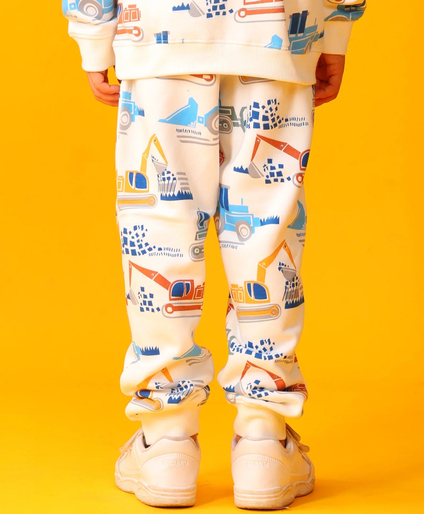 DIGGER PRINT FLEECE BOYS JOGGER - OFF WHITE